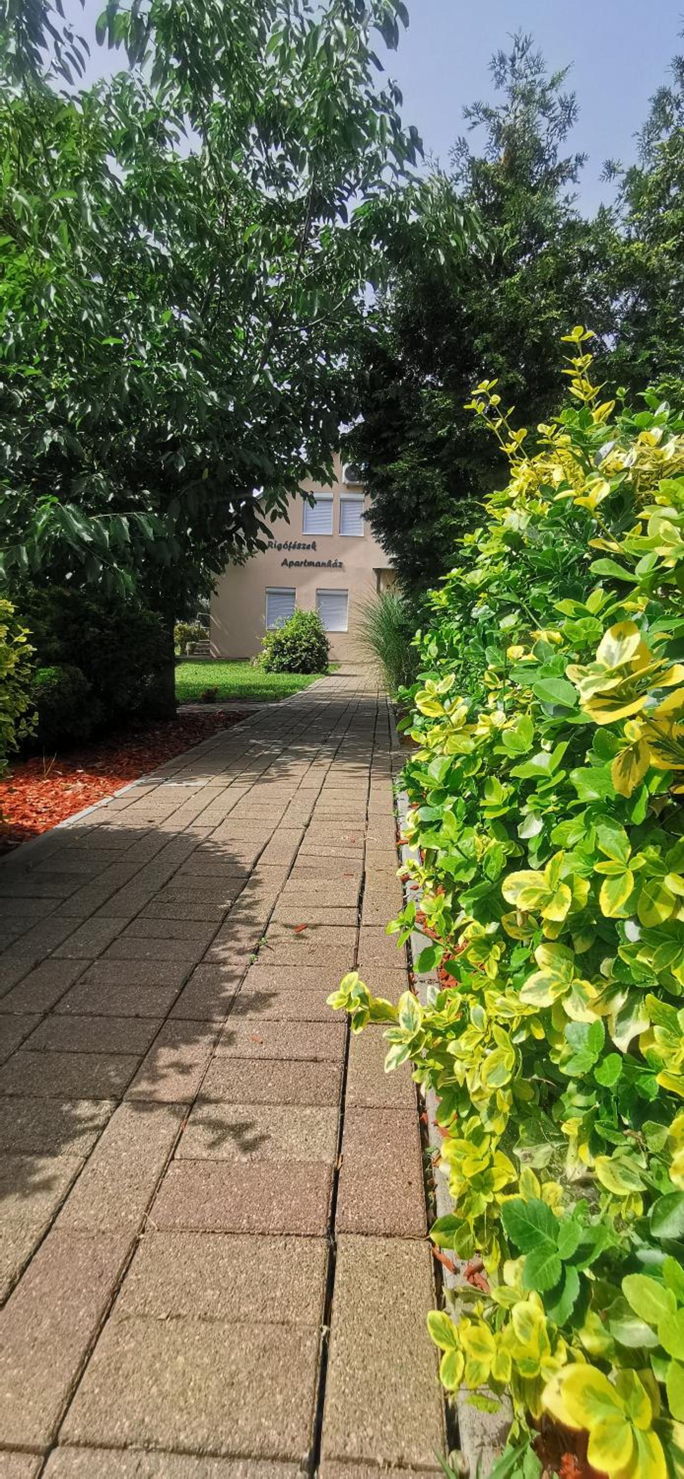 Rigófészek Apartmanház