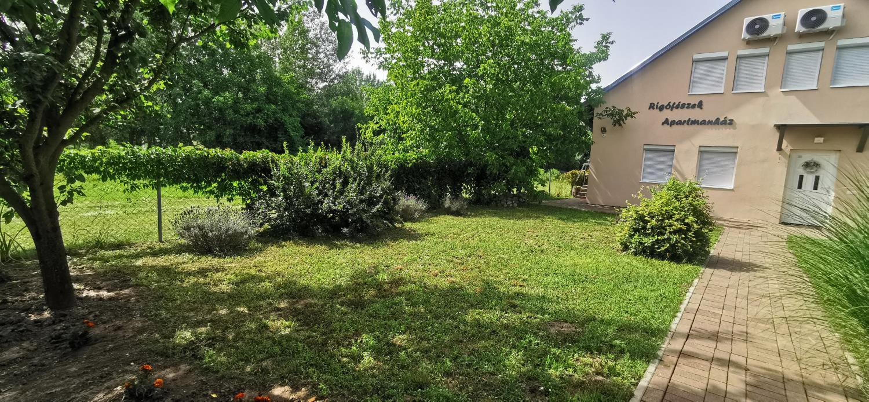 Rigófészek Apartmanház