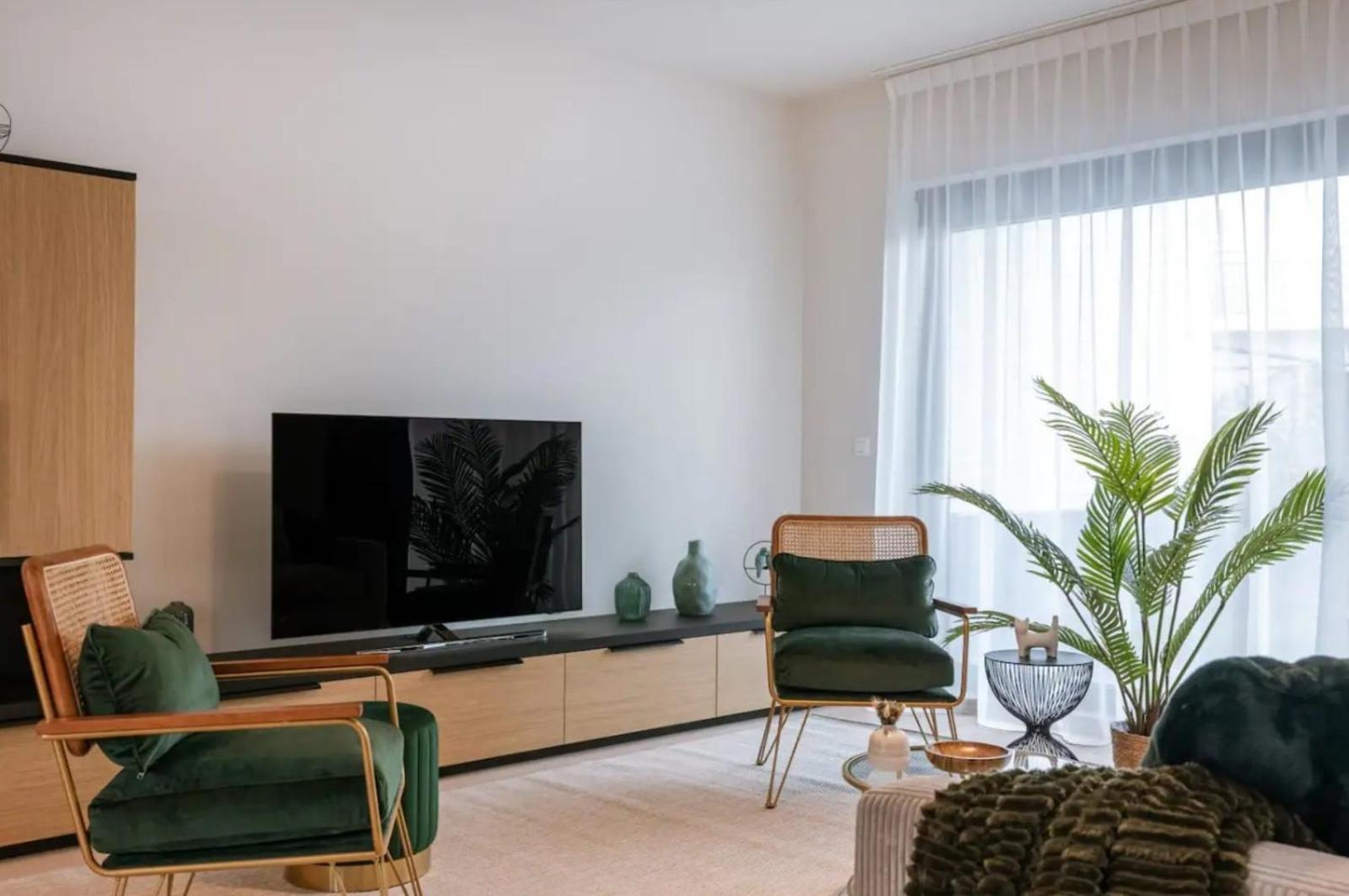 Poseidon Luxe gelijkvloers appartement met tuin ,terras en gratis parkeren ondergrondse staanplaats