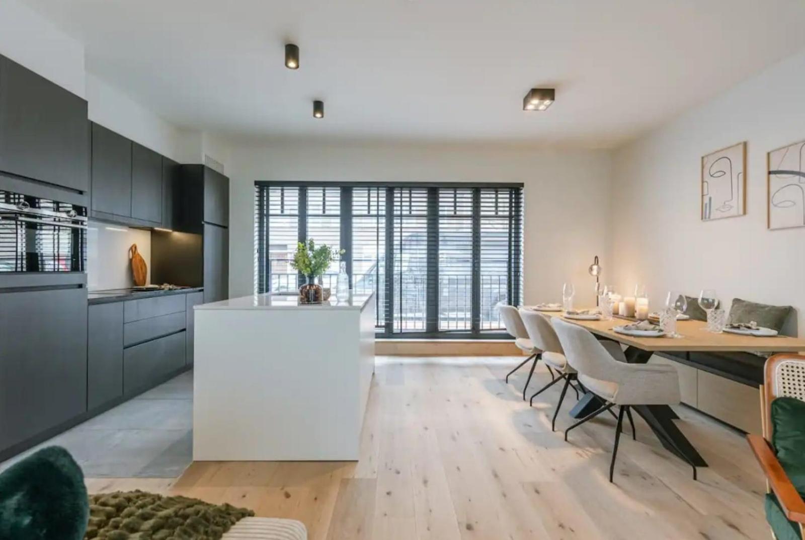 Poseidon Luxe gelijkvloers appartement met tuin ,terras en gratis parkeren ondergrondse staanplaats