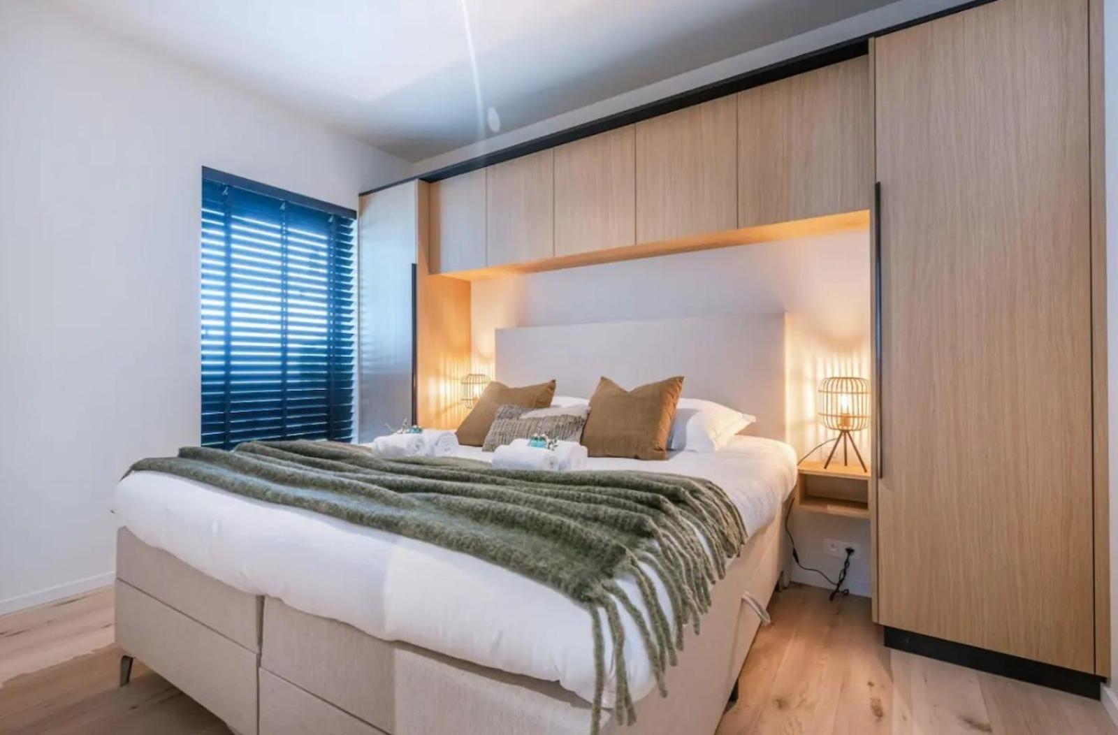 Poseidon Luxe gelijkvloers appartement met tuin ,terras en gratis parkeren ondergrondse staanplaats
