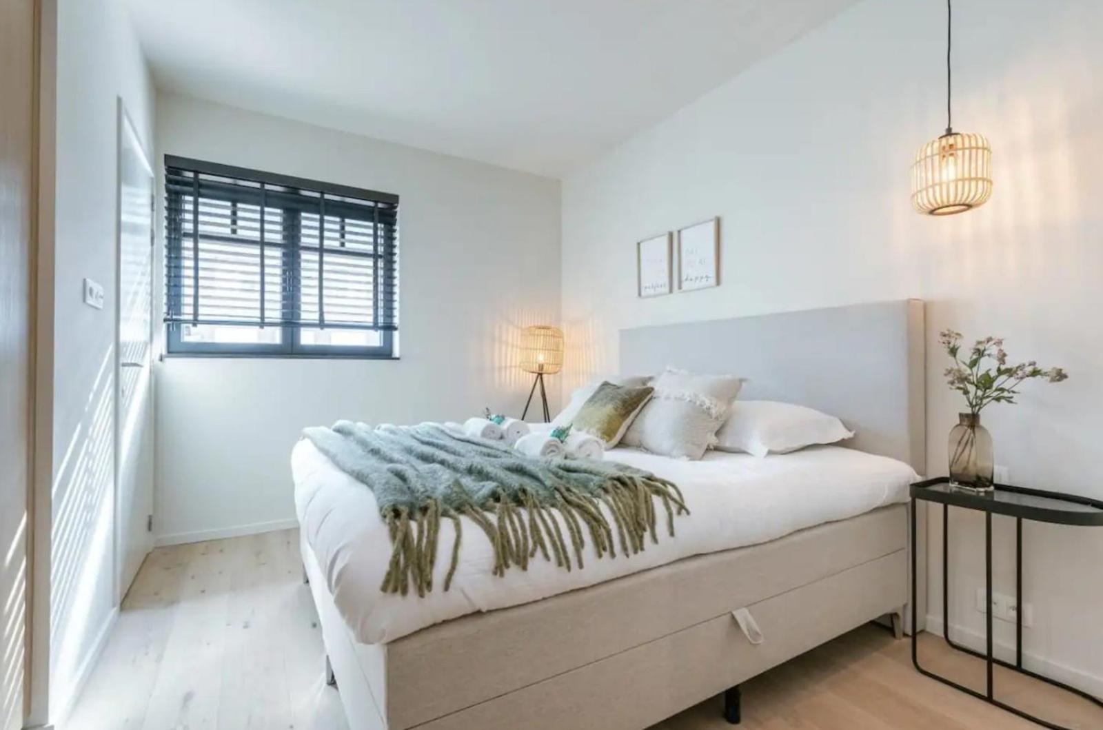 Poseidon Luxe gelijkvloers appartement met tuin ,terras en gratis parkeren ondergrondse staanplaats