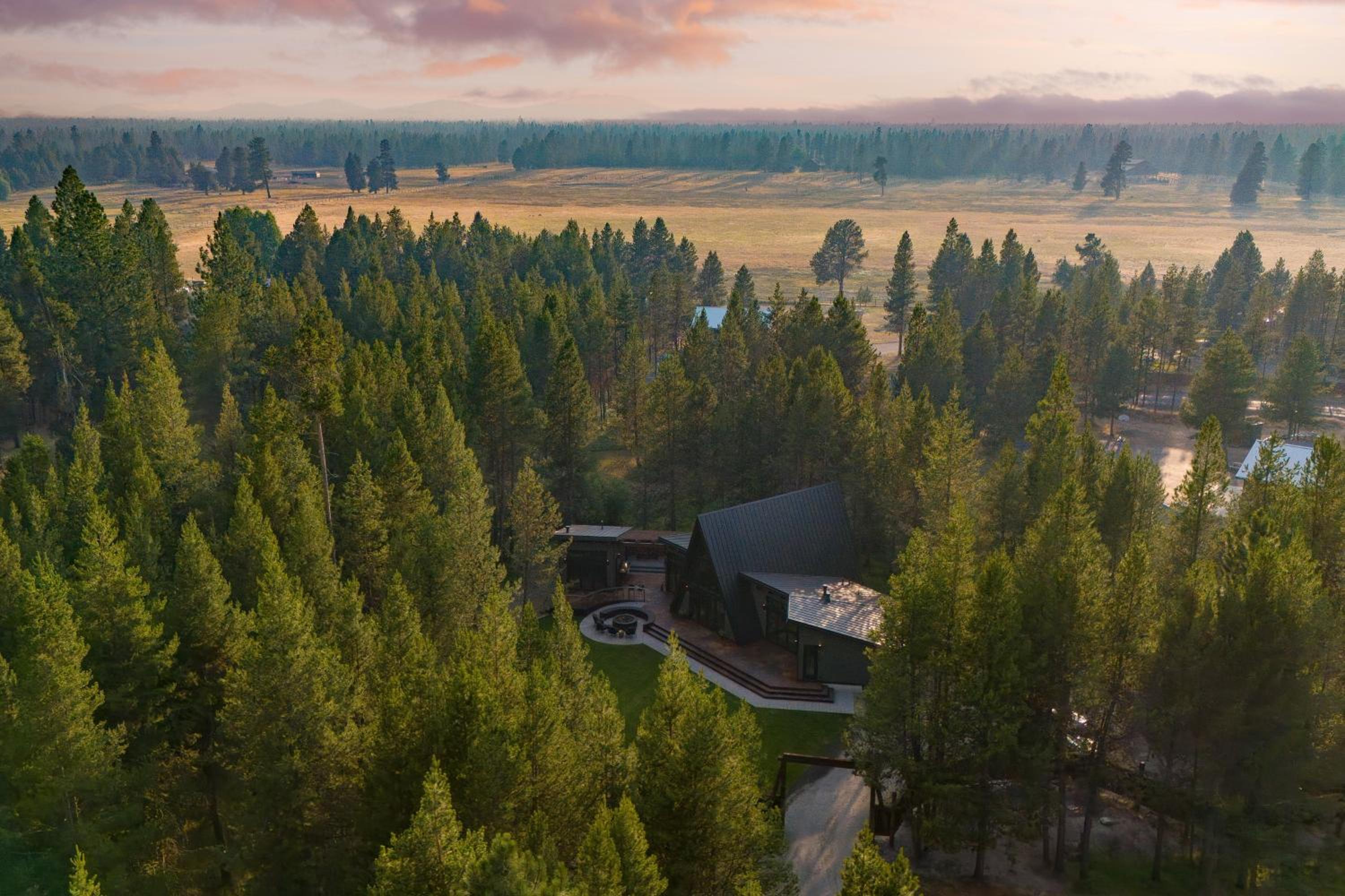 Newly Built • Sauna • Hot Tub • Cold Punge Lazy River Glamp-House by AvantStay