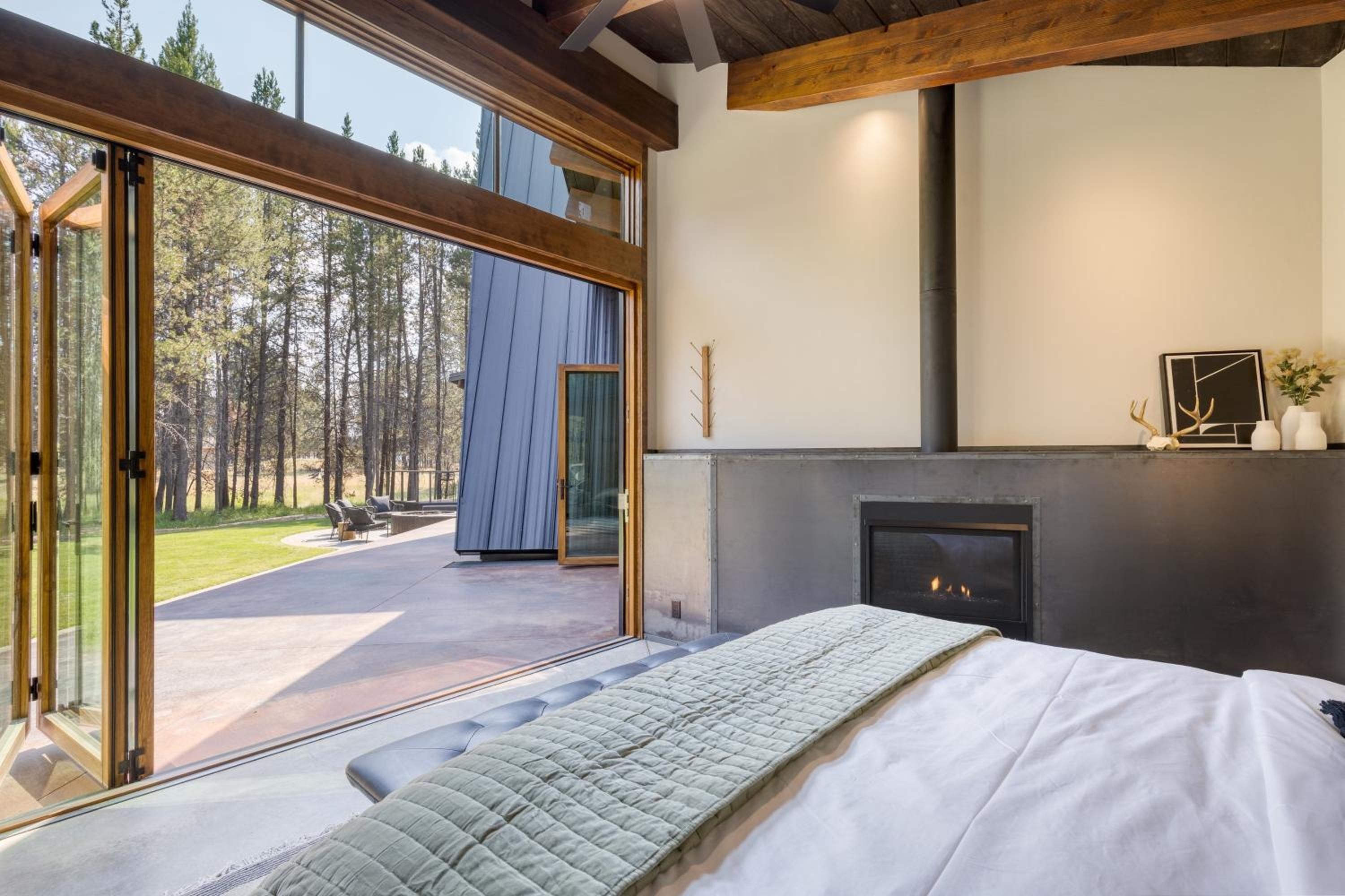 Newly Built • Sauna • Hot Tub • Cold Punge Lazy River Glamp-House by AvantStay