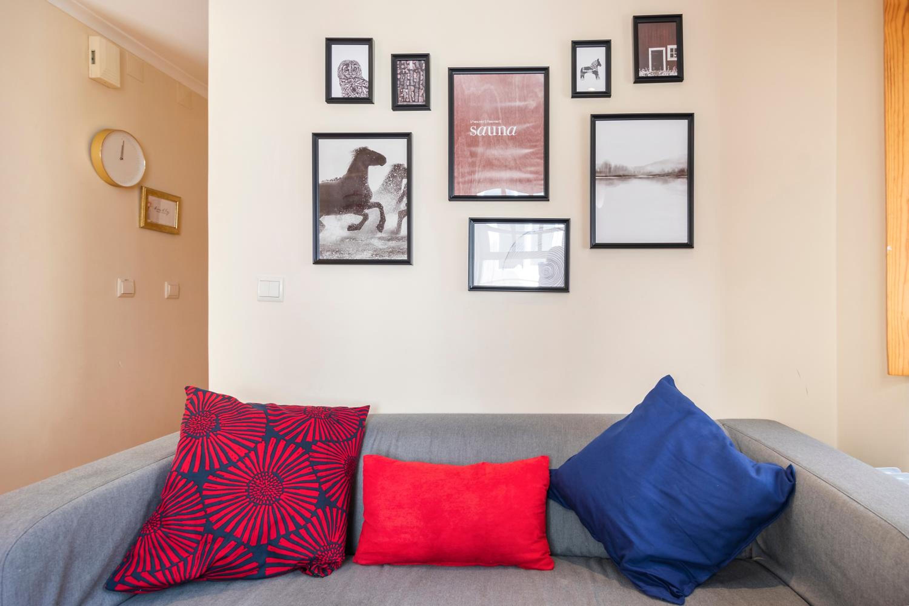 Budget 1 bed Down Town view 3