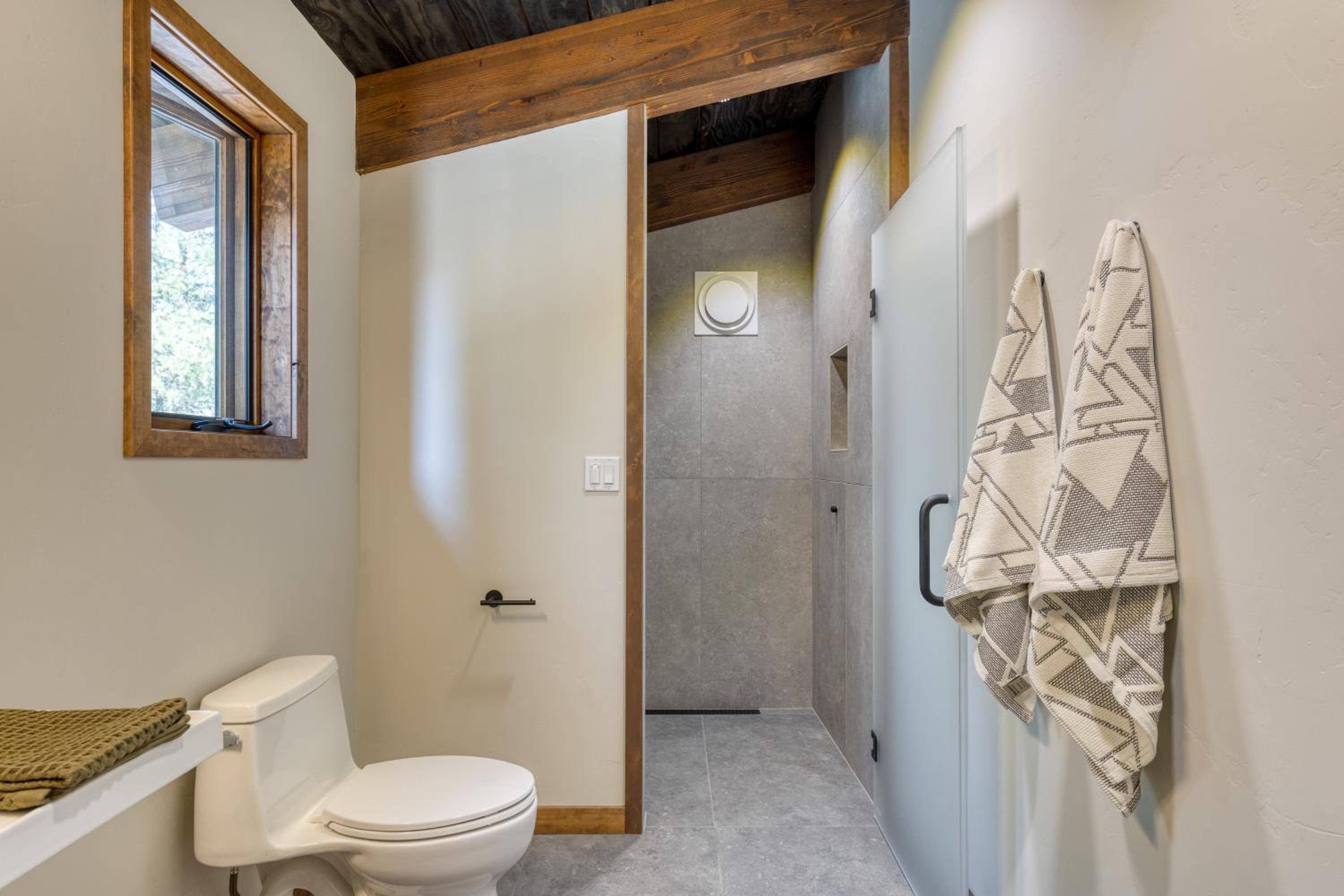 Newly Built • Sauna • Hot Tub • Cold Punge Lazy River Glamp-House by AvantStay
