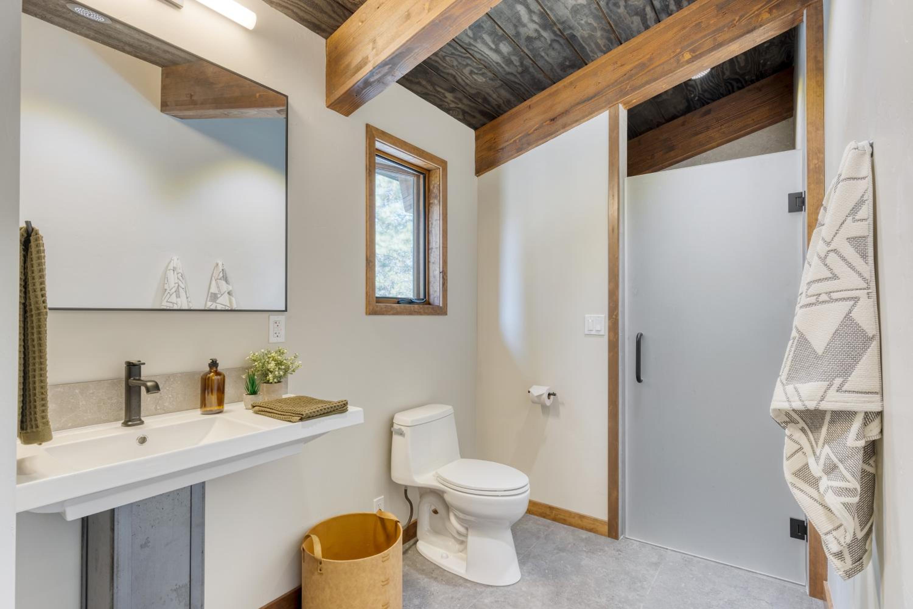 Newly Built • Sauna • Hot Tub • Cold Punge Lazy River Glamp-House by AvantStay