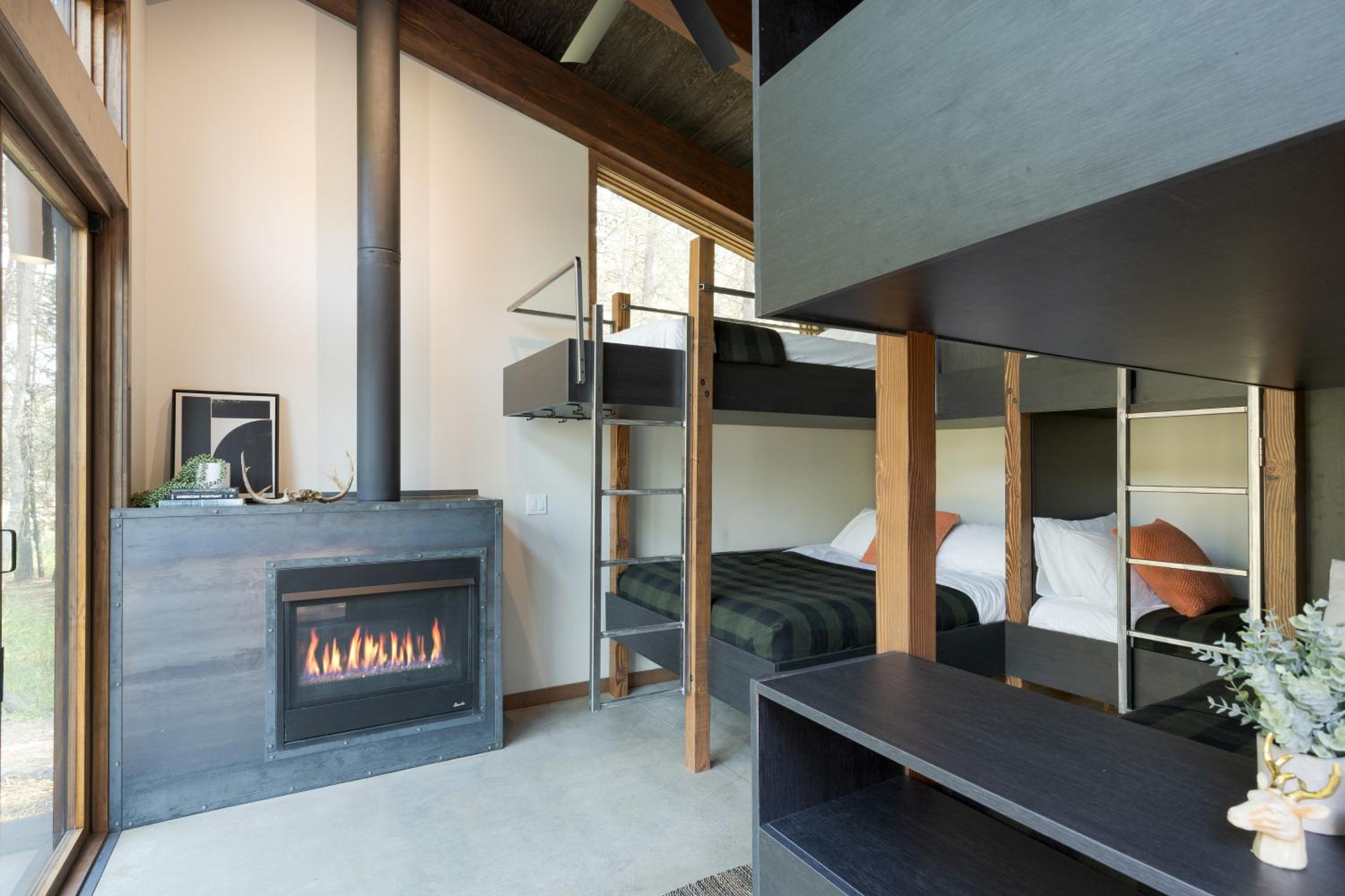 Newly Built • Sauna • Hot Tub • Cold Punge Lazy River Glamp-House by AvantStay