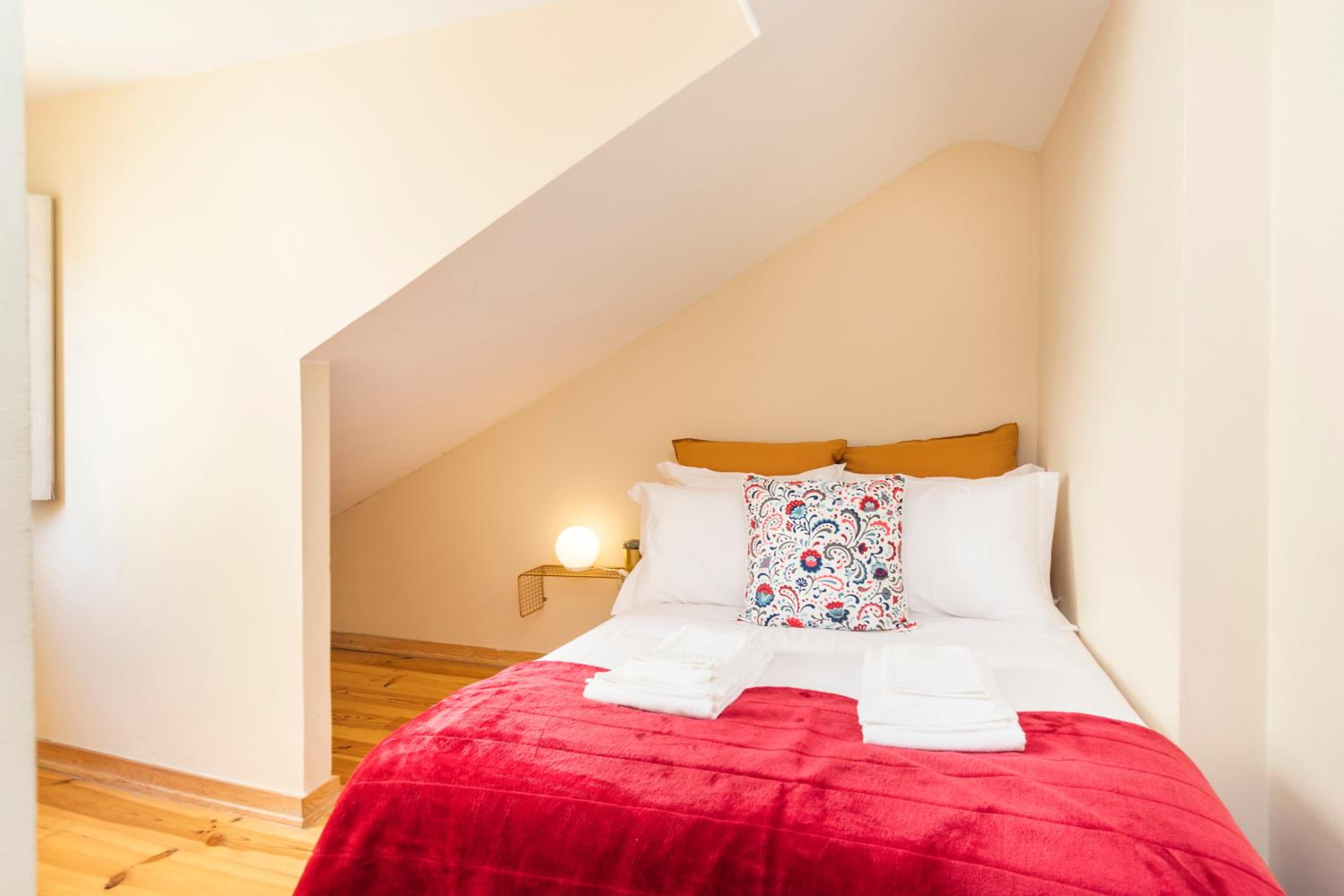 Budget 1 bed Down Town view 4