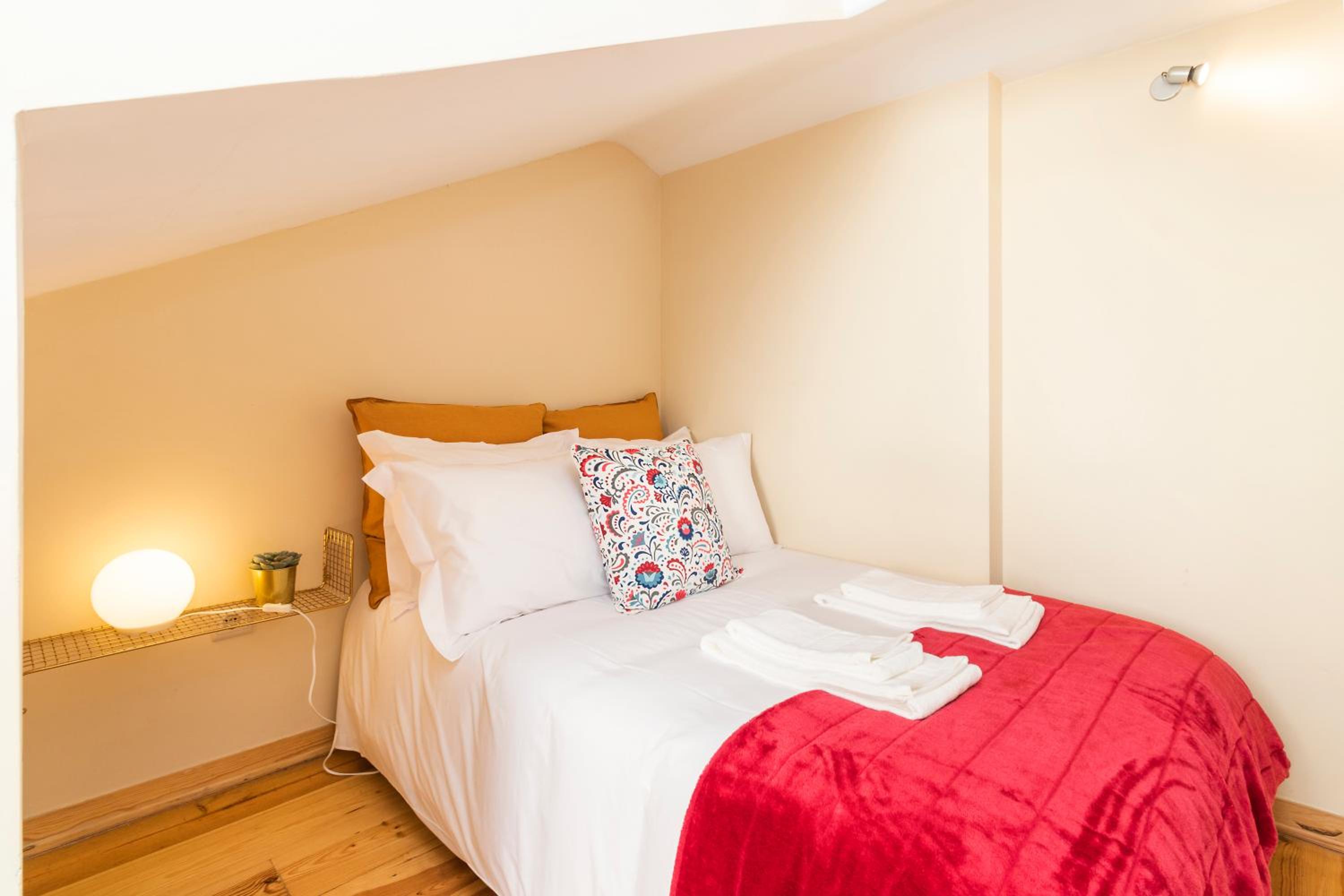 Budget 1 bed Down Town view 5