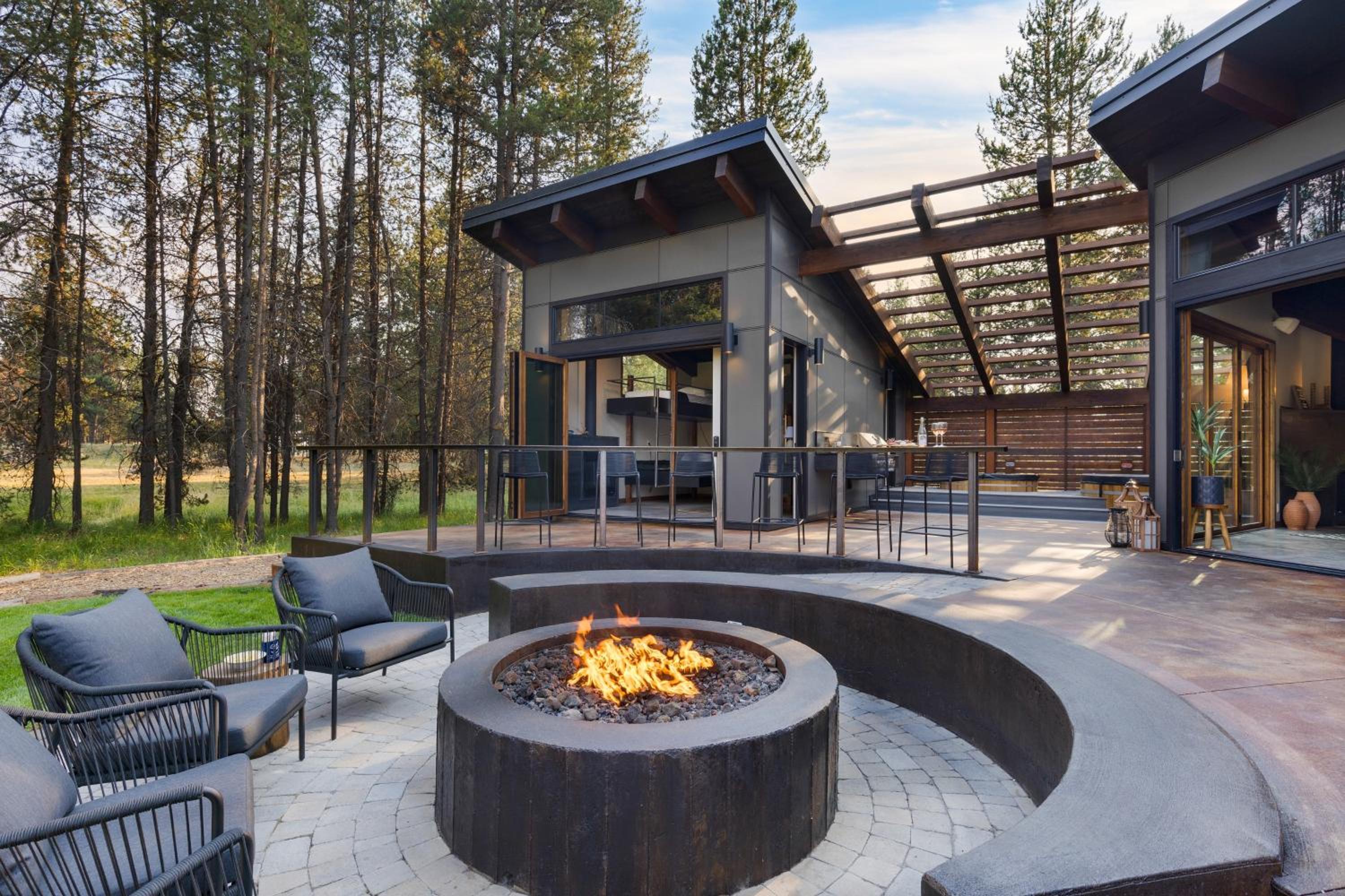 Newly Built • Sauna • Hot Tub • Cold Punge Lazy River Glamp-House by AvantStay
