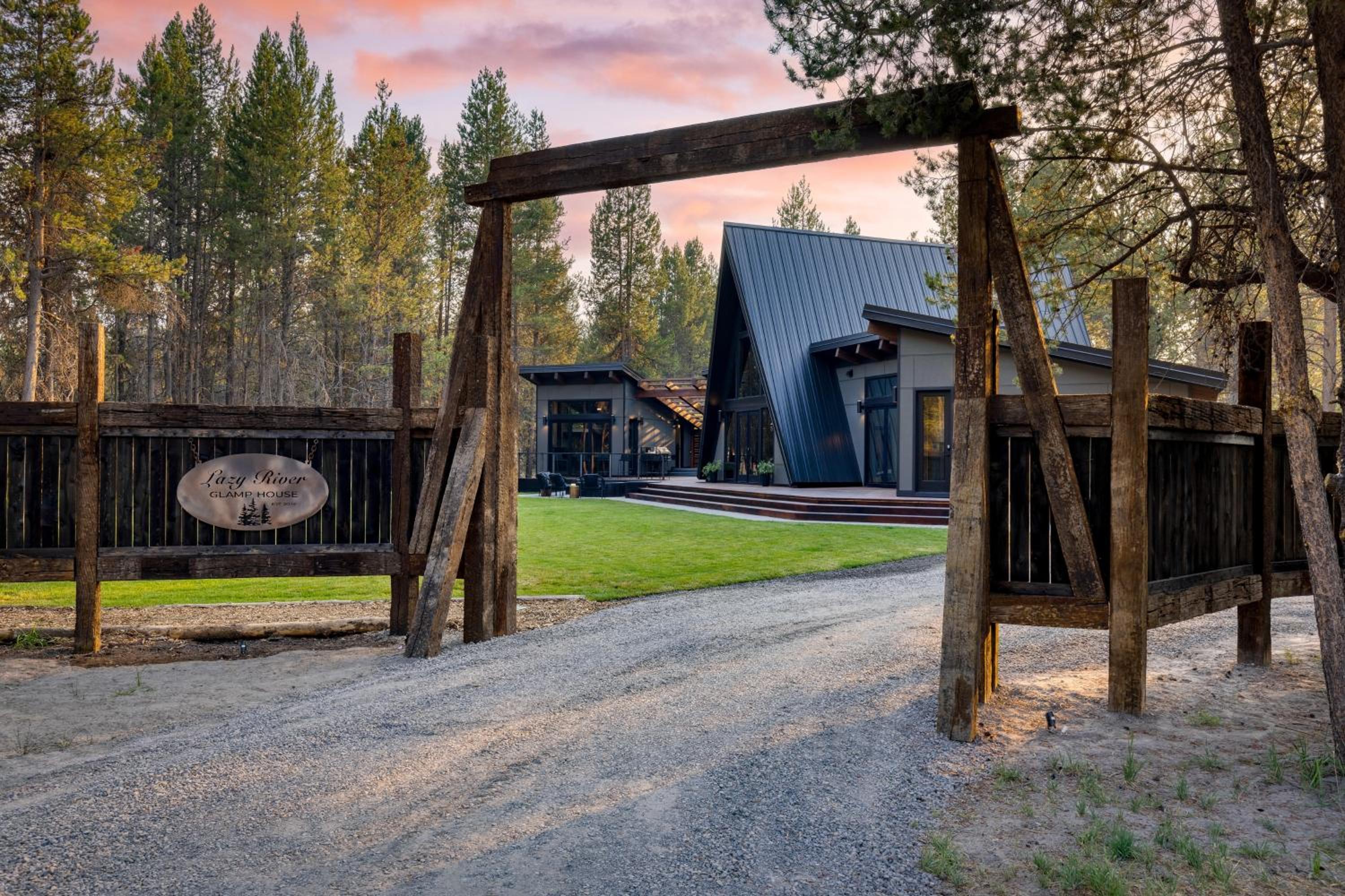 Newly Built • Sauna • Hot Tub • Cold Punge Lazy River Glamp-House by AvantStay