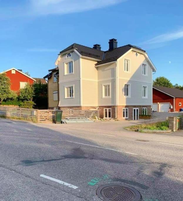 Lägenhet med egen entré i centrala Dalsjöfors view 2
