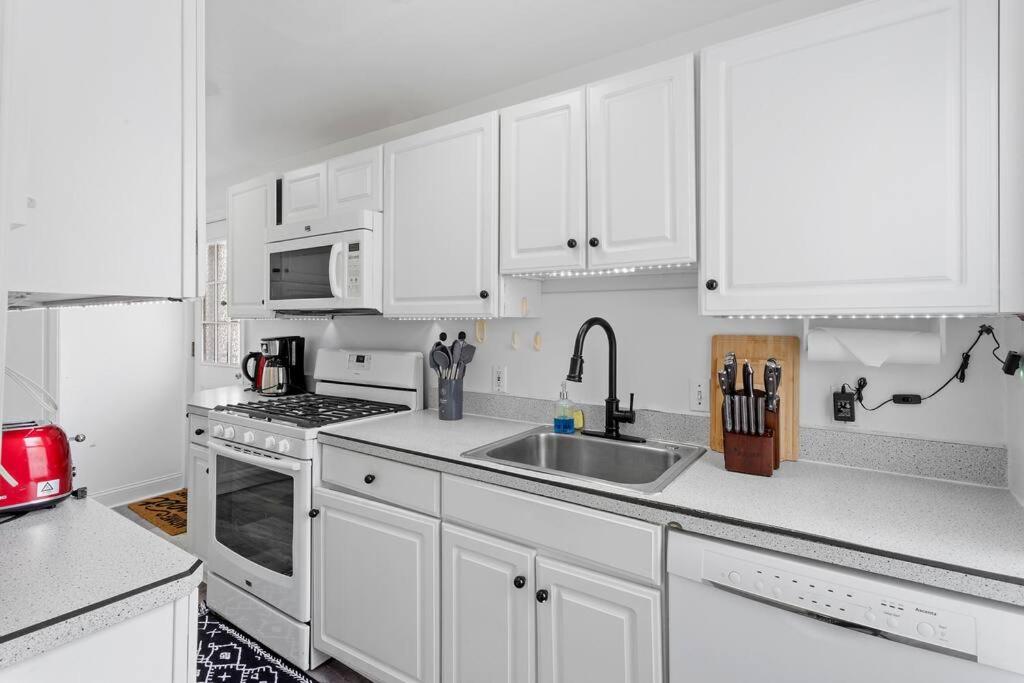 5BR 3BA Family Retreat 2 Blocks from Beach view 4