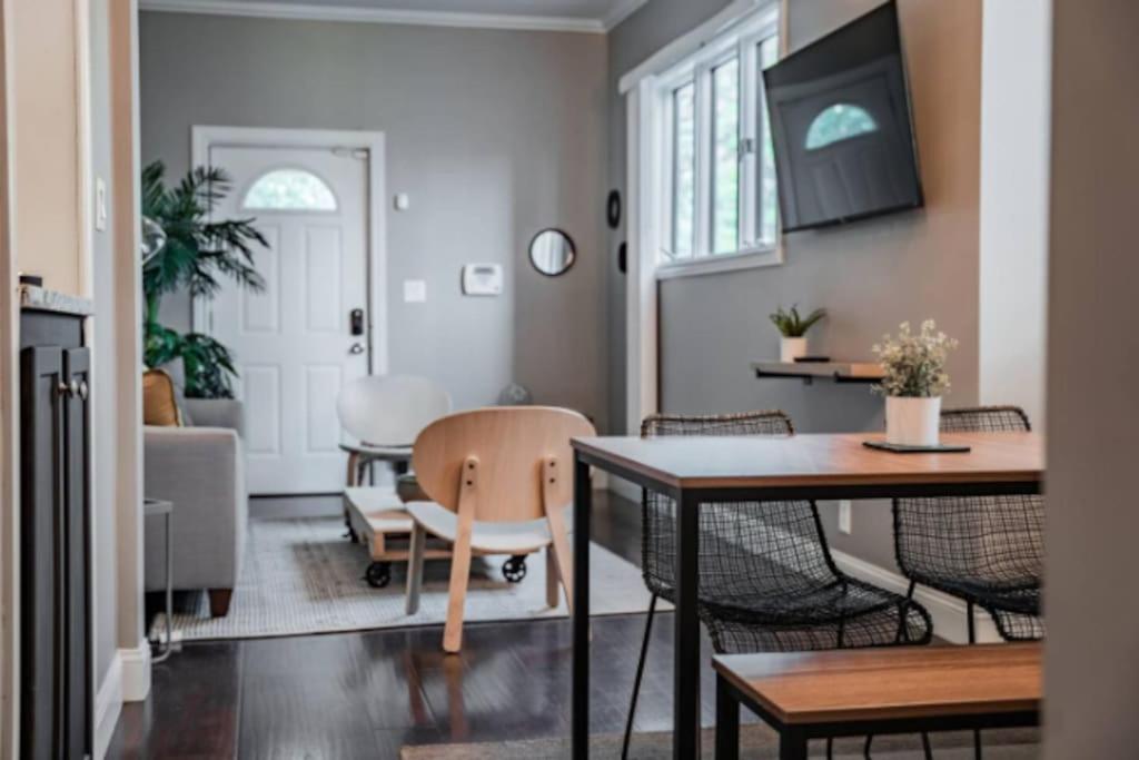 Chic 1BR Retreat with Sofa Bed, Free Parking