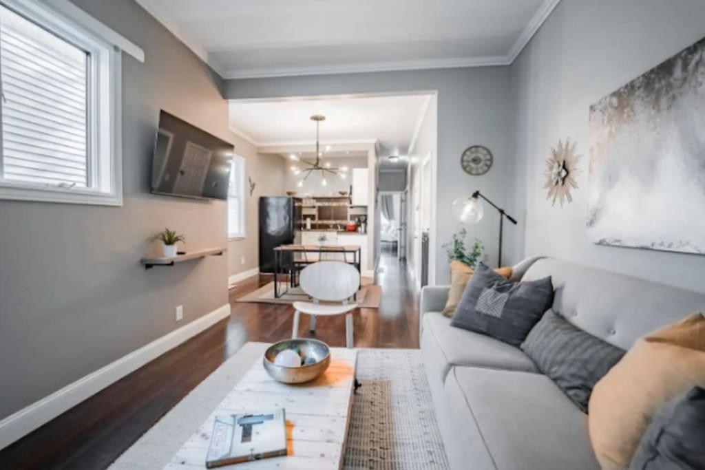 Chic 1BR Retreat with Sofa Bed, Free Parking