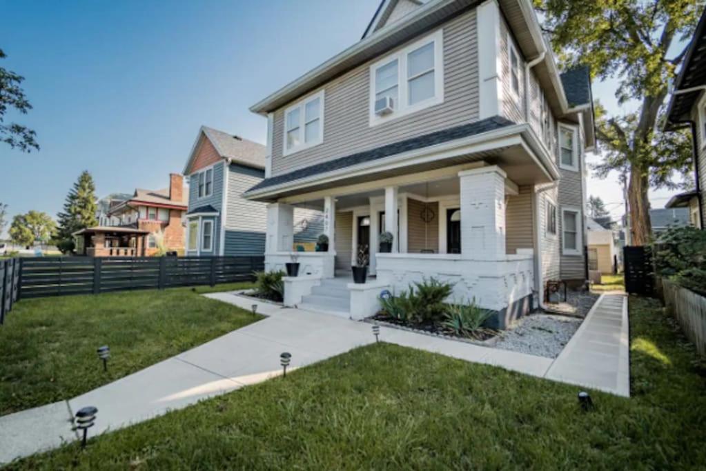 Chic 1BR Retreat with Sofa Bed, Free Parking