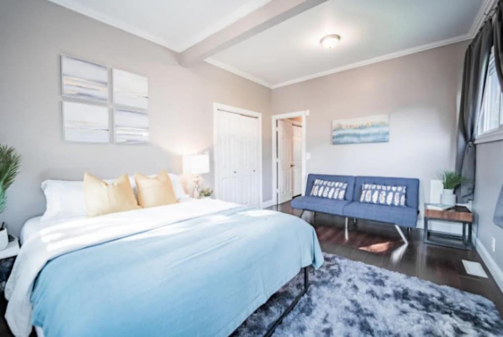 Chic 1BR Retreat with Sofa Bed, Free Parking