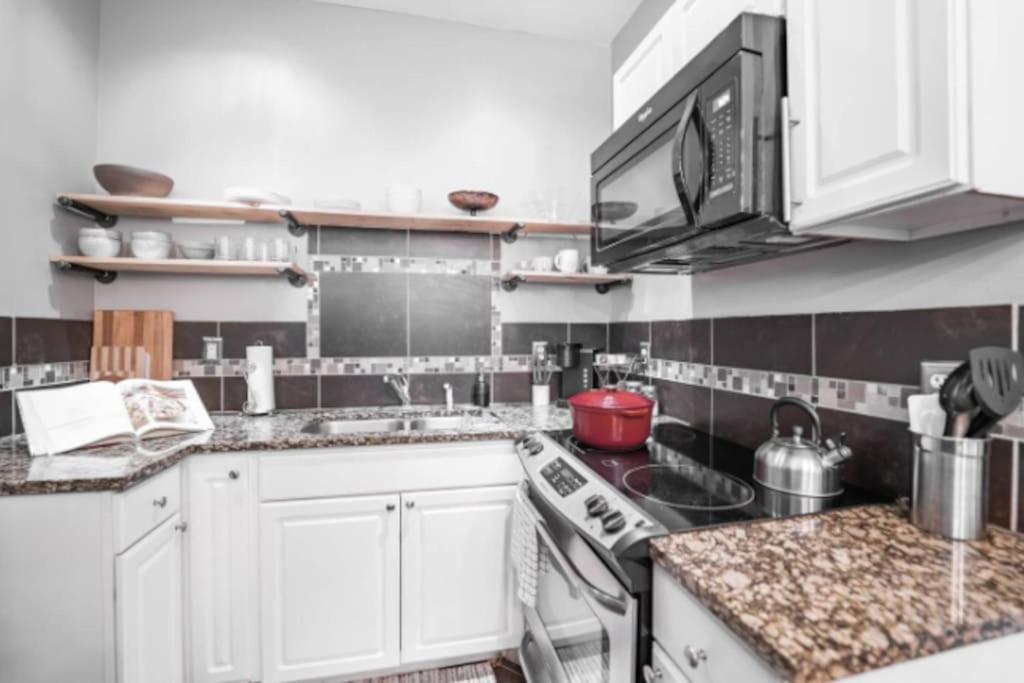 Chic 1BR Retreat with Sofa Bed, Free Parking