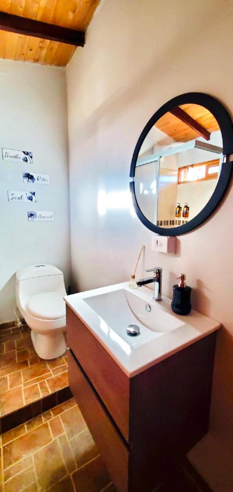 Casa Nyra with Jacuzzi near JMC - Santa Elena