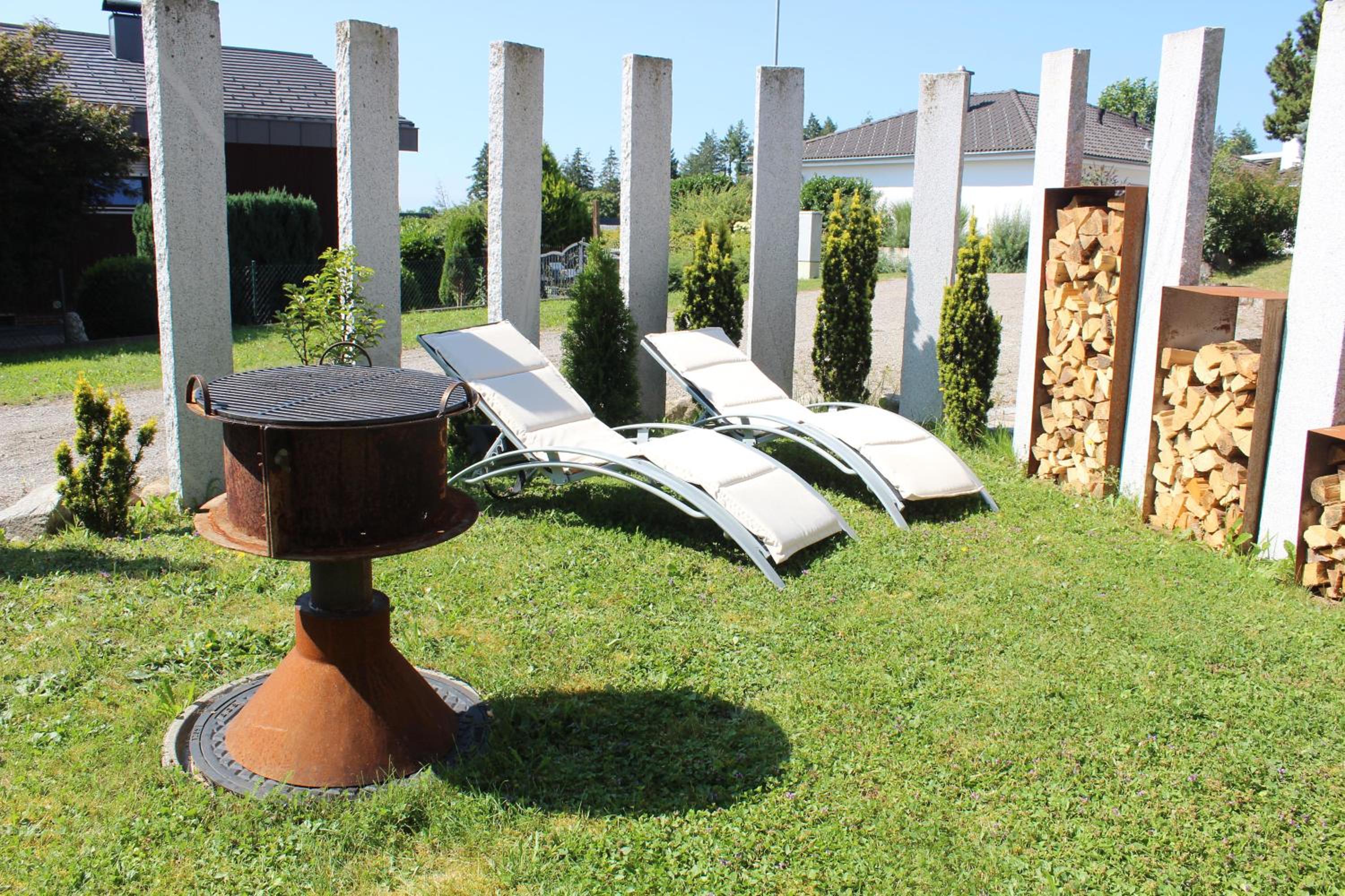 Eulenschlupf Wellnesswohnung Schwarzwald mit Sauna, Homekino & Hot Tub nahe Schweiz für Paare