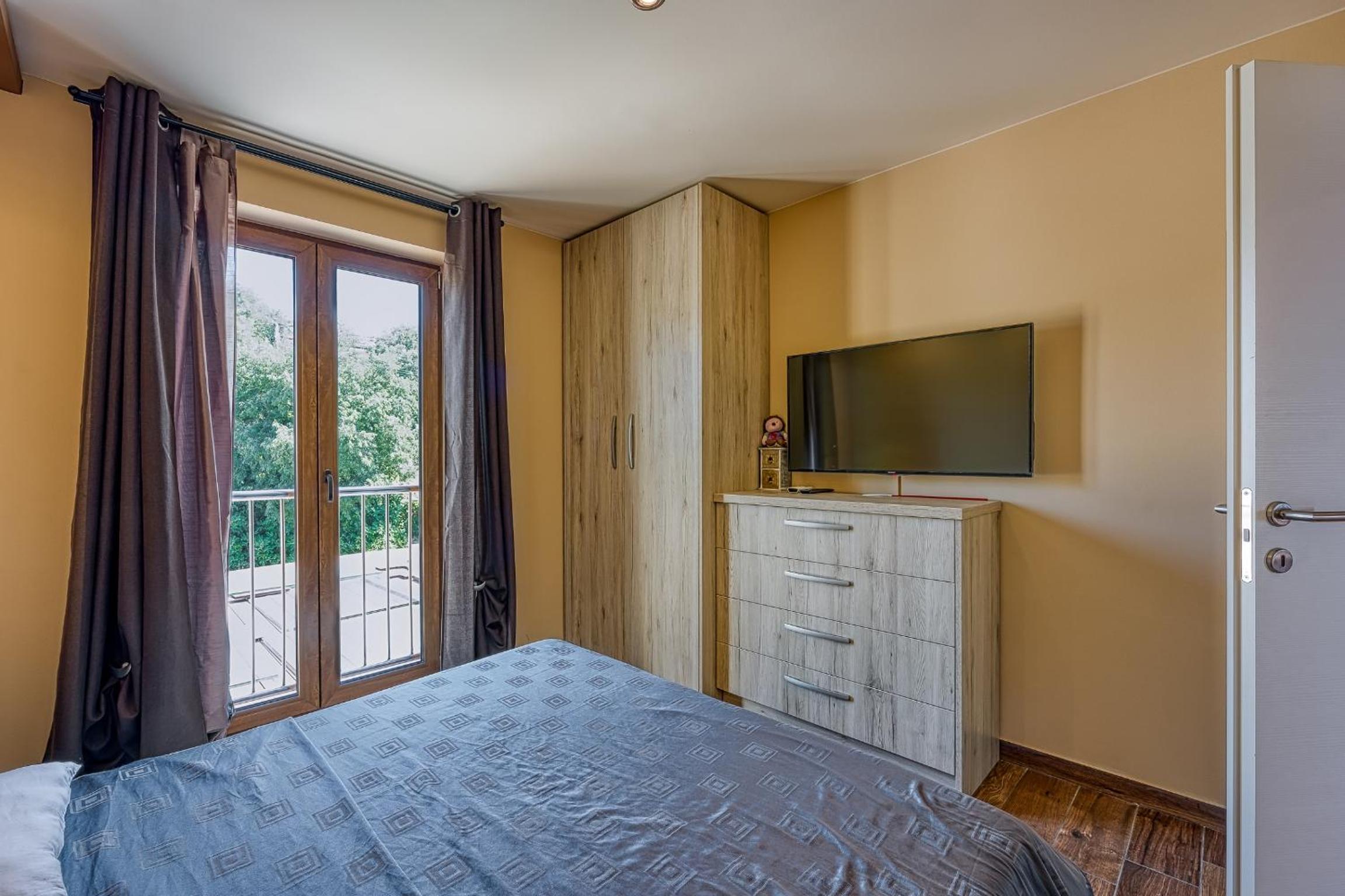 Apartment M- Panoramic View view 3