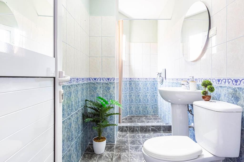Himara City 25 - Central & Beach Access