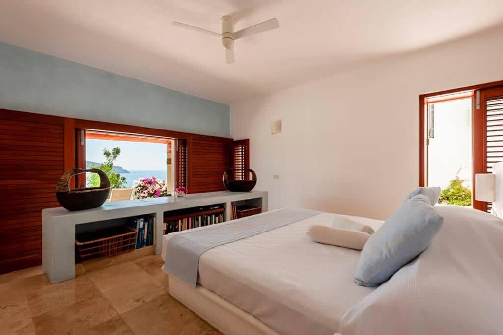 Stunning sea view house with spectacular pool view 4