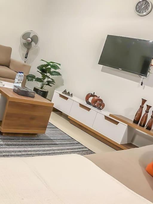 Luxury house, near to airport, AC, Wifi