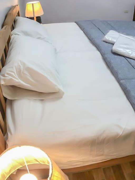 Luxury house, near to airport, AC, Wifi