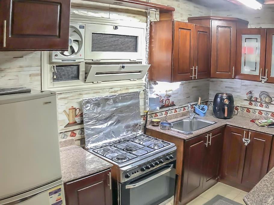 Luxury house, near to airport, AC, Wifi