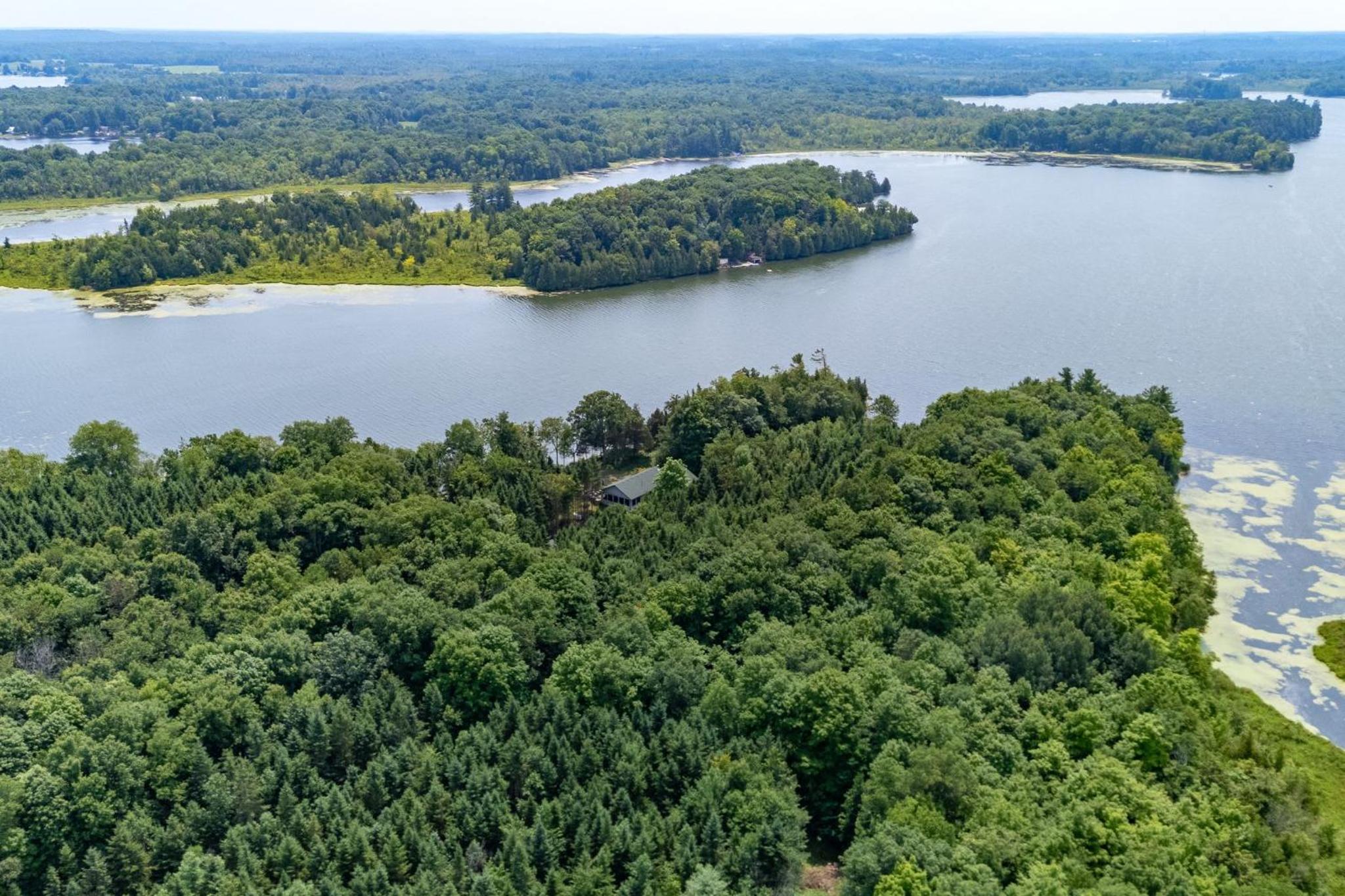 Private waterfront nature escape