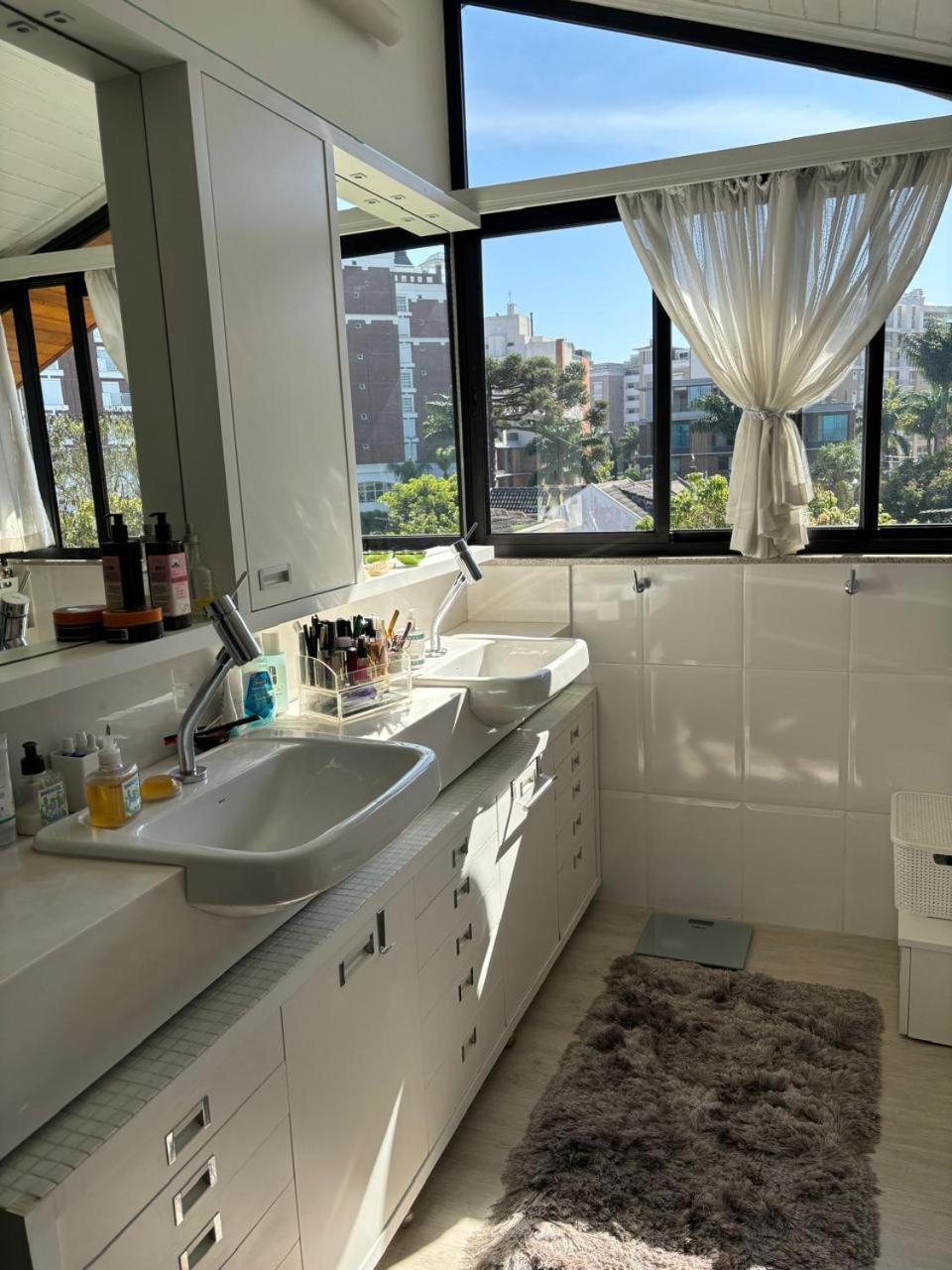 Seu Lar fora de casa, em Curitiba