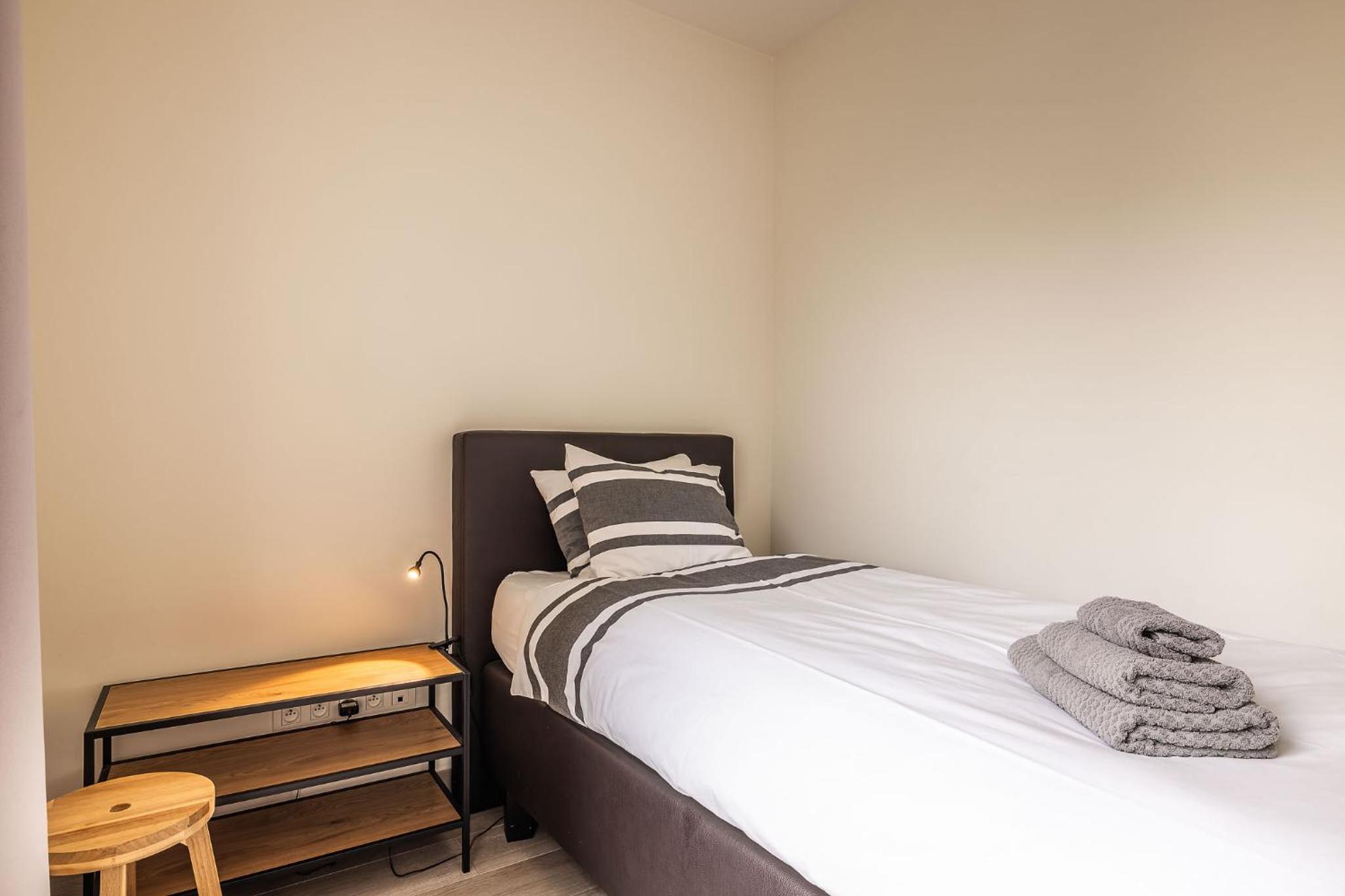 Red Rabbit Tourist and Business Flats with indoor parking - 1 to 5 or 6p - region gnt antwp brux