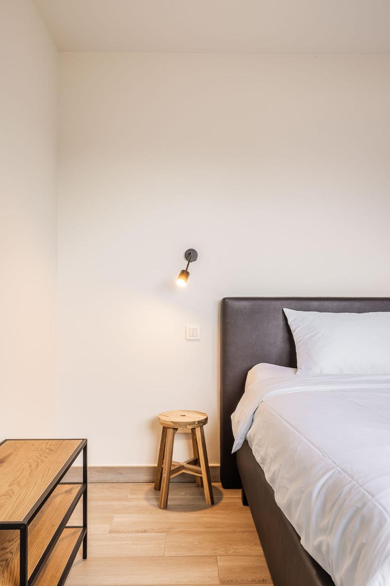 Red Rabbit Tourist and Business Flats with indoor parking - 1 to 5 or 6p - region gnt antwp brux