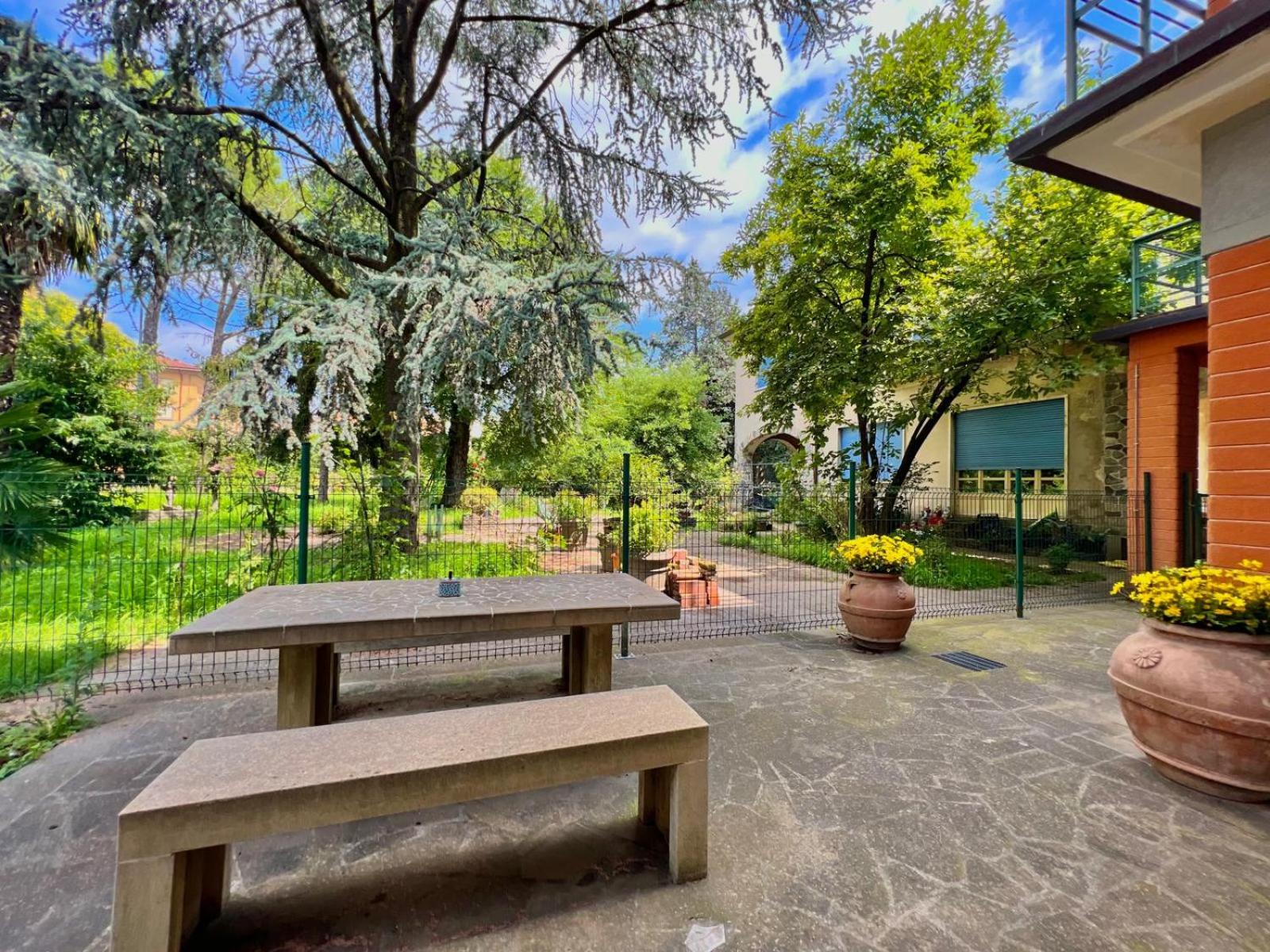 Bergamoinhouse airport photo 5