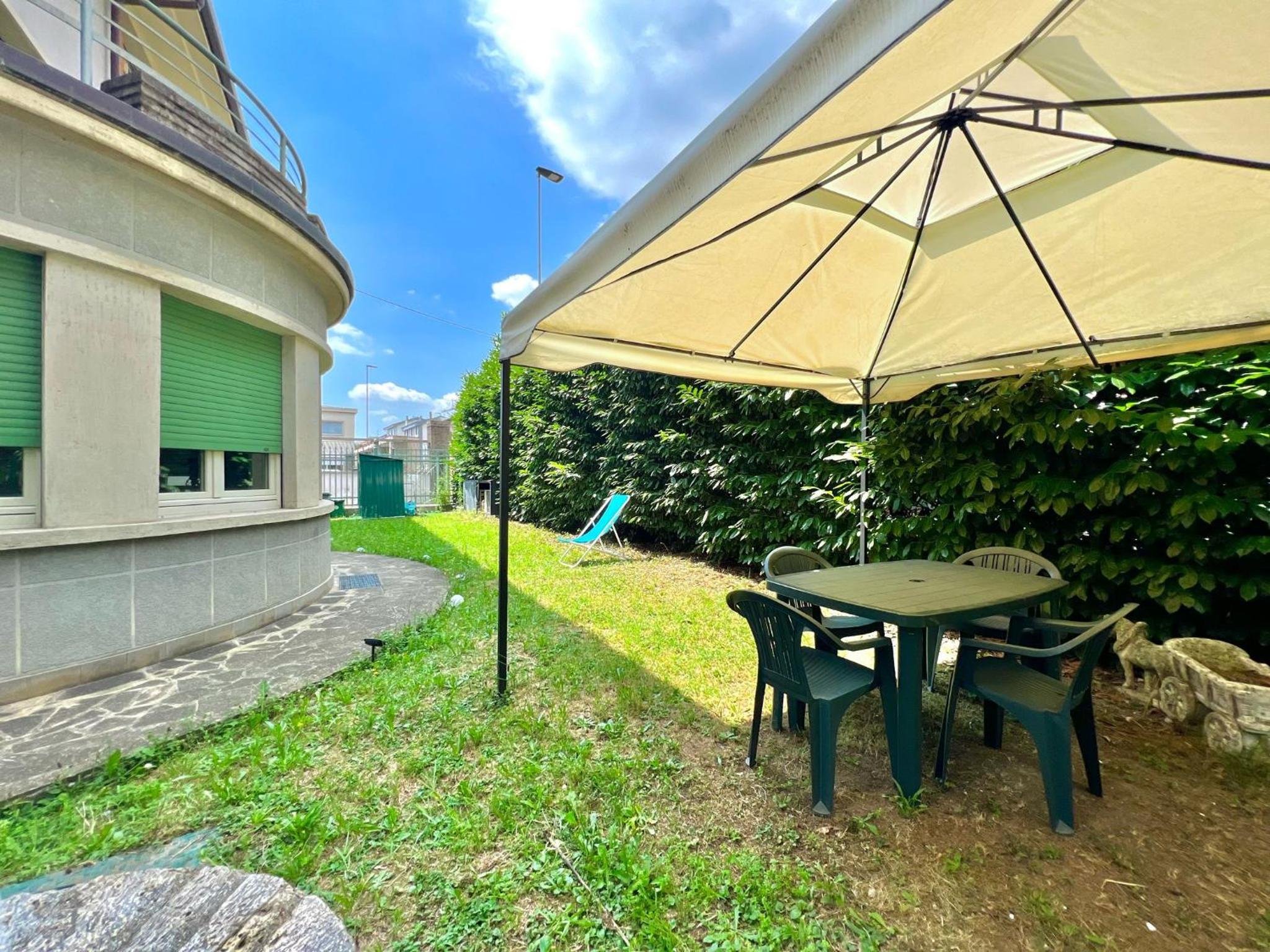 Bergamoinhouse airport photo 2