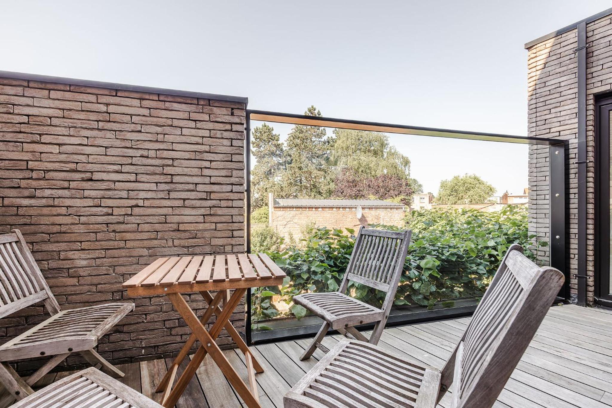 Red Rabbit Tourist and Business Flats with indoor parking - 1 to 5 or 6p - region gnt antwp brux