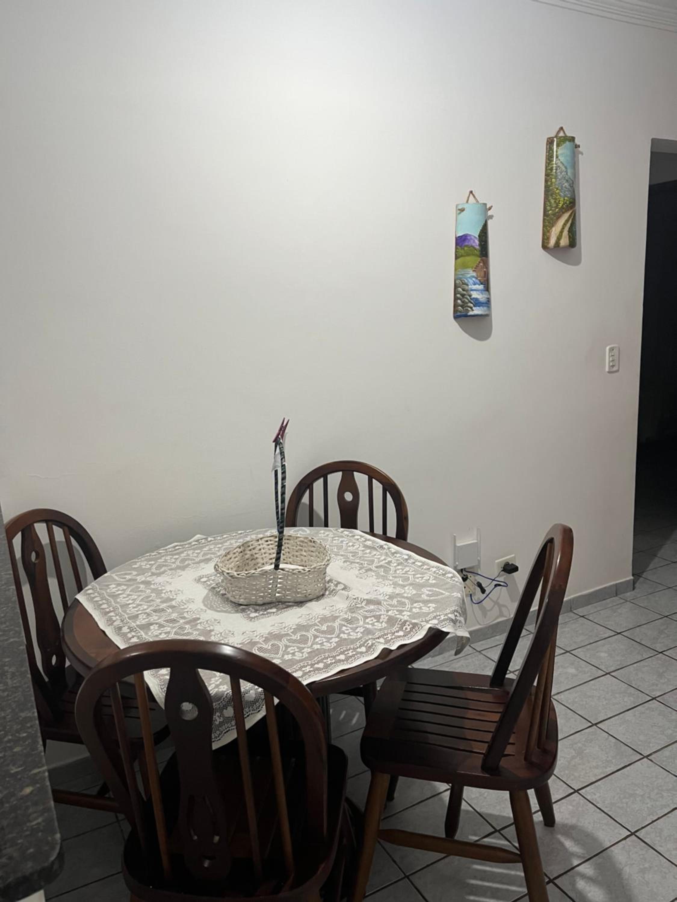 Ap Canto do Forte com Wi-Fi, TV e varanda