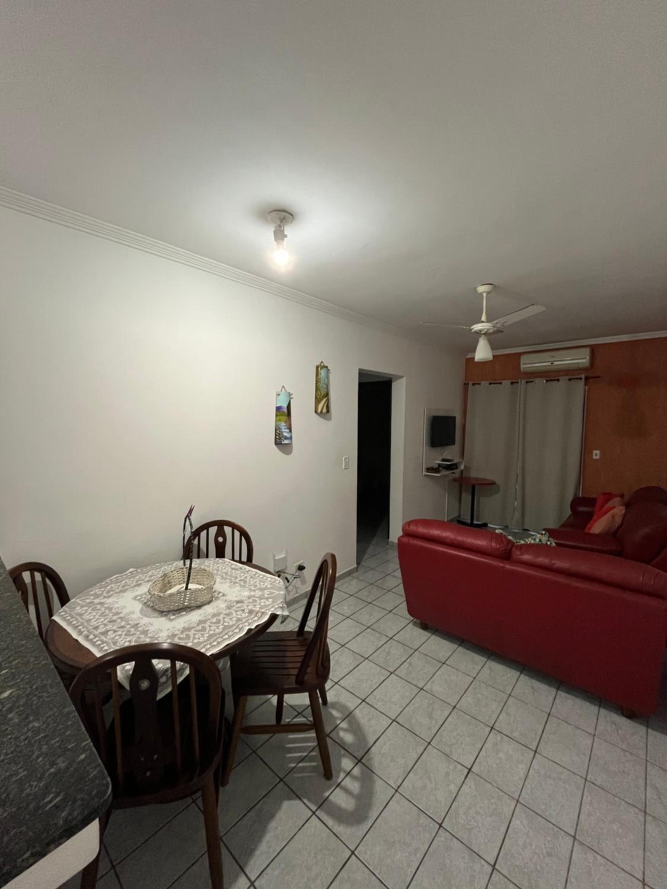Ap Canto do Forte com Wi-Fi, TV e varanda