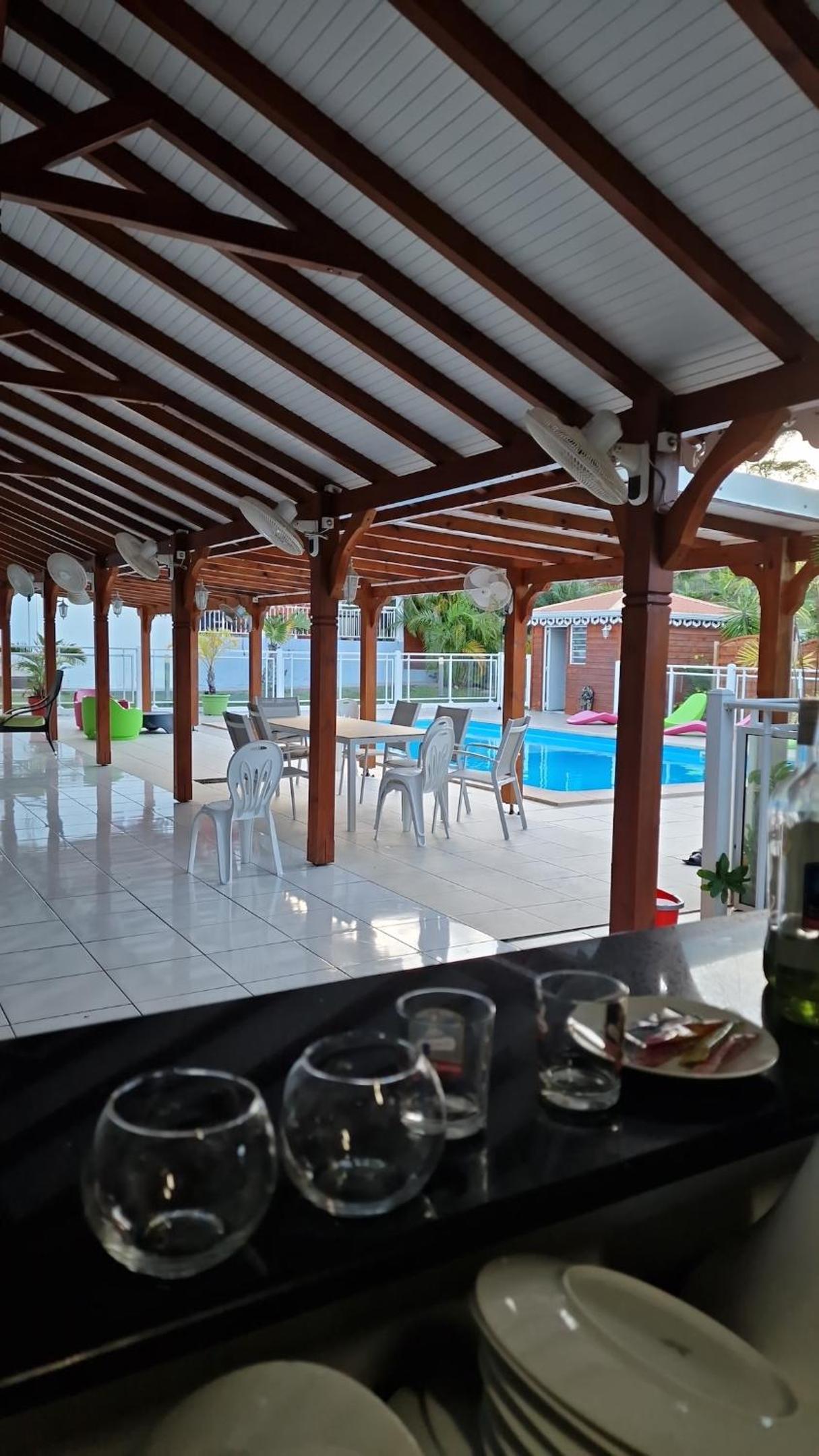 Maison charmante à Le Moule avec piscine partagée view 4