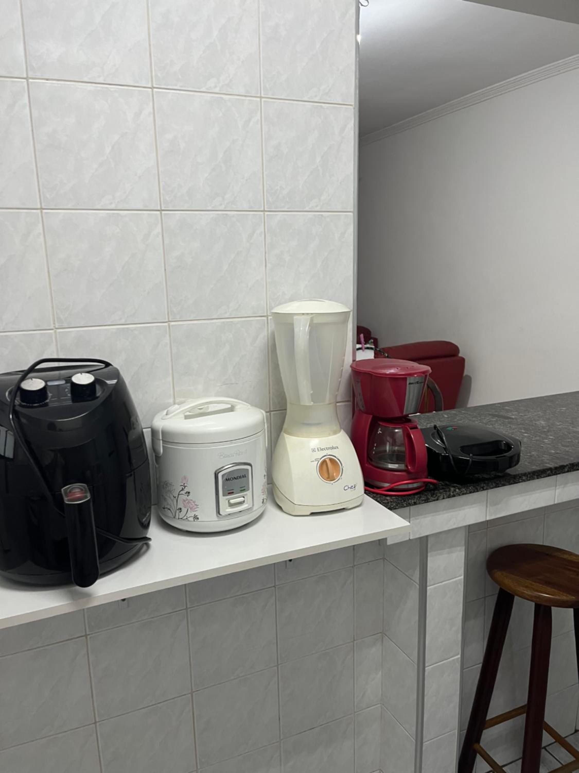 Ap Canto do Forte com Wi-Fi, TV e varanda