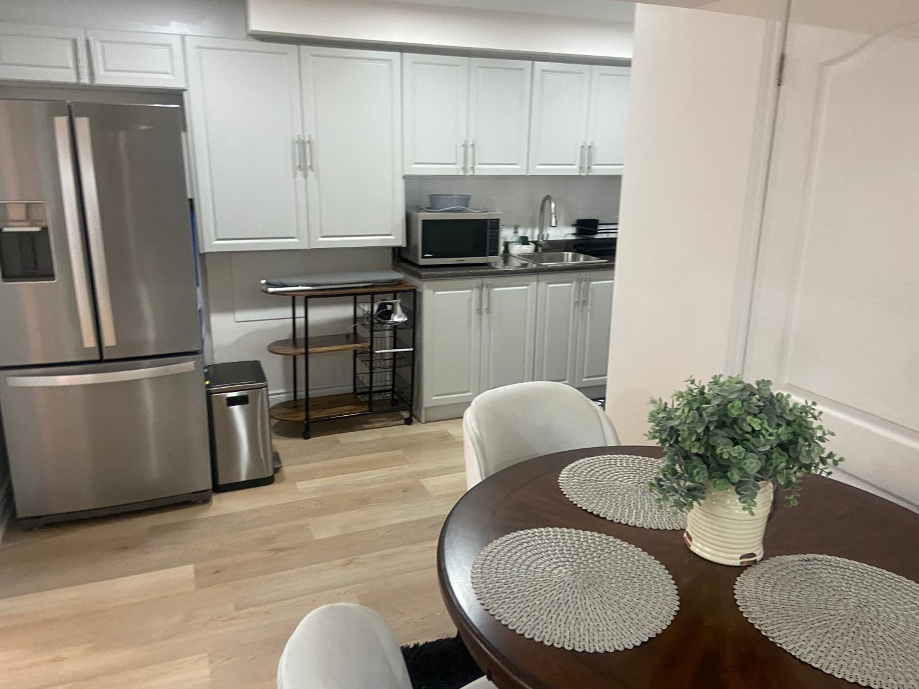 Beautiful 2-bedroom basement apartment in center of Milton