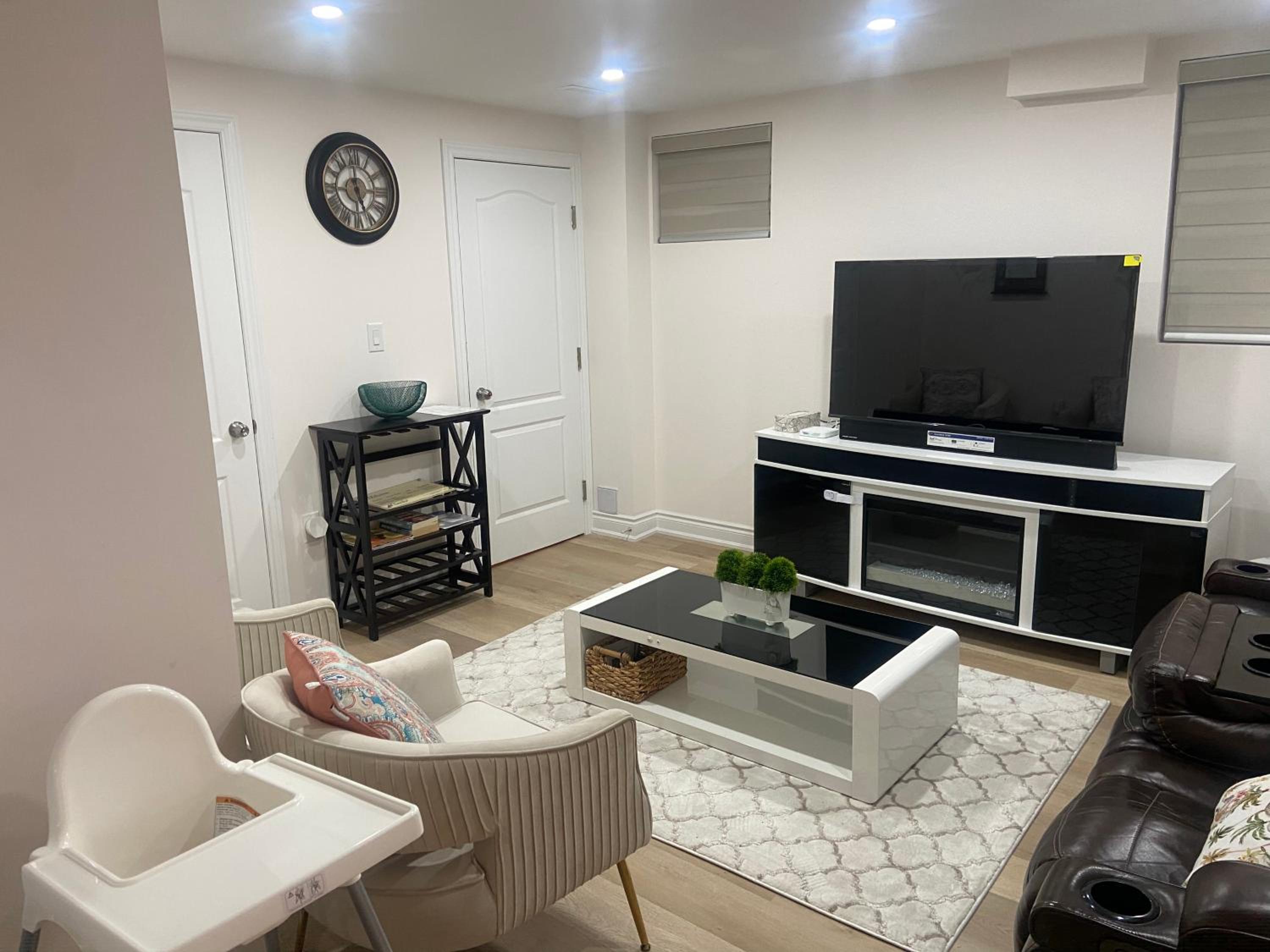 Beautiful 2-bedroom basement apartment in center of Milton