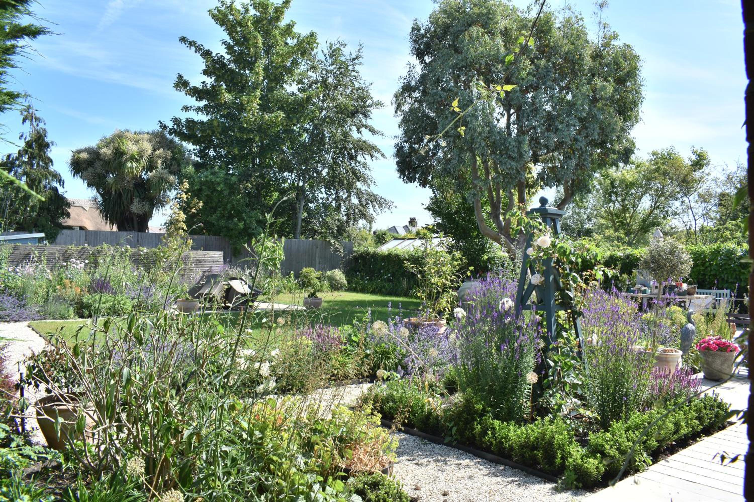 Bosham - Separate and self-contained double garden suite