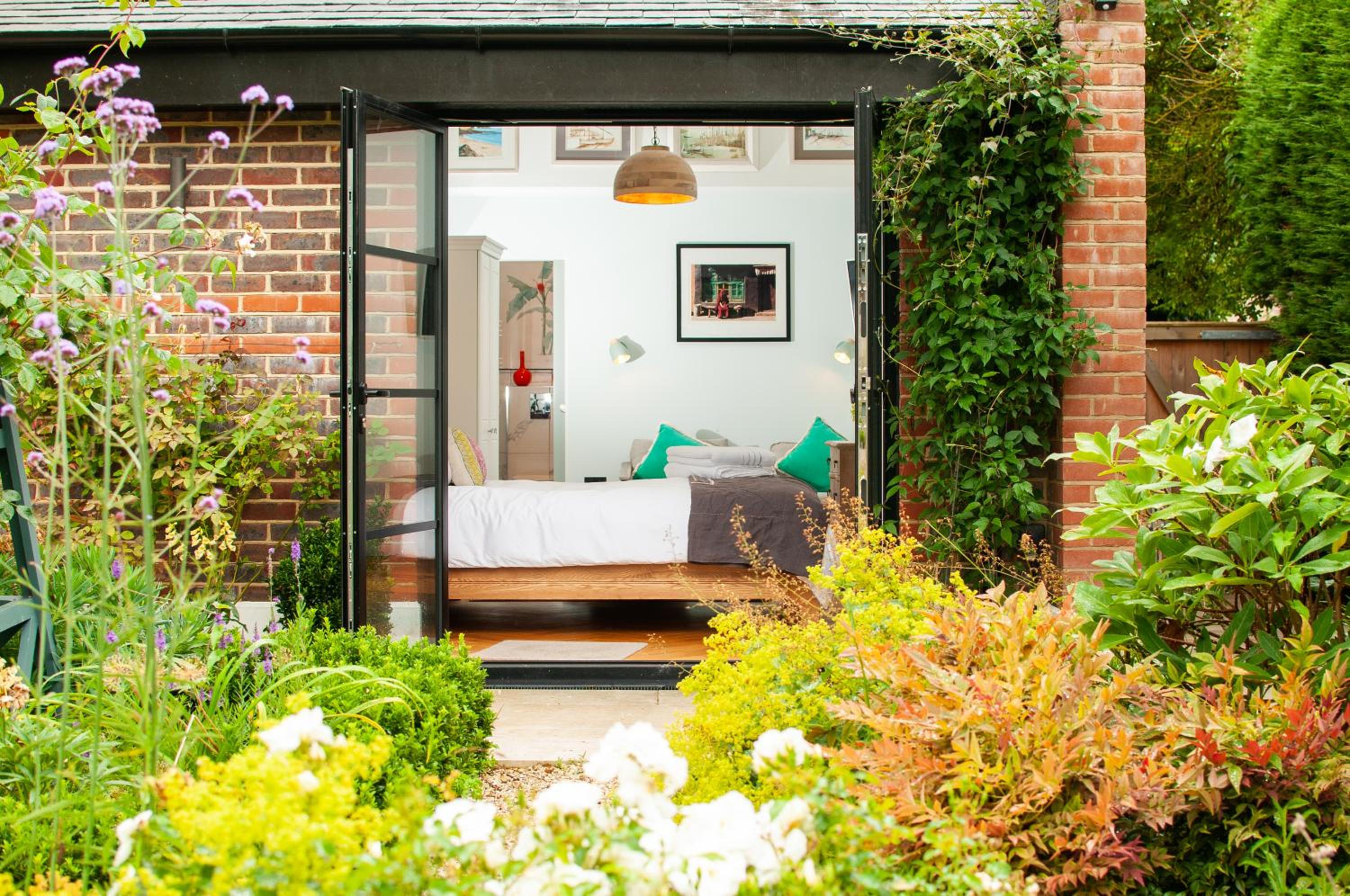 Bosham - Separate and self-contained double garden suite