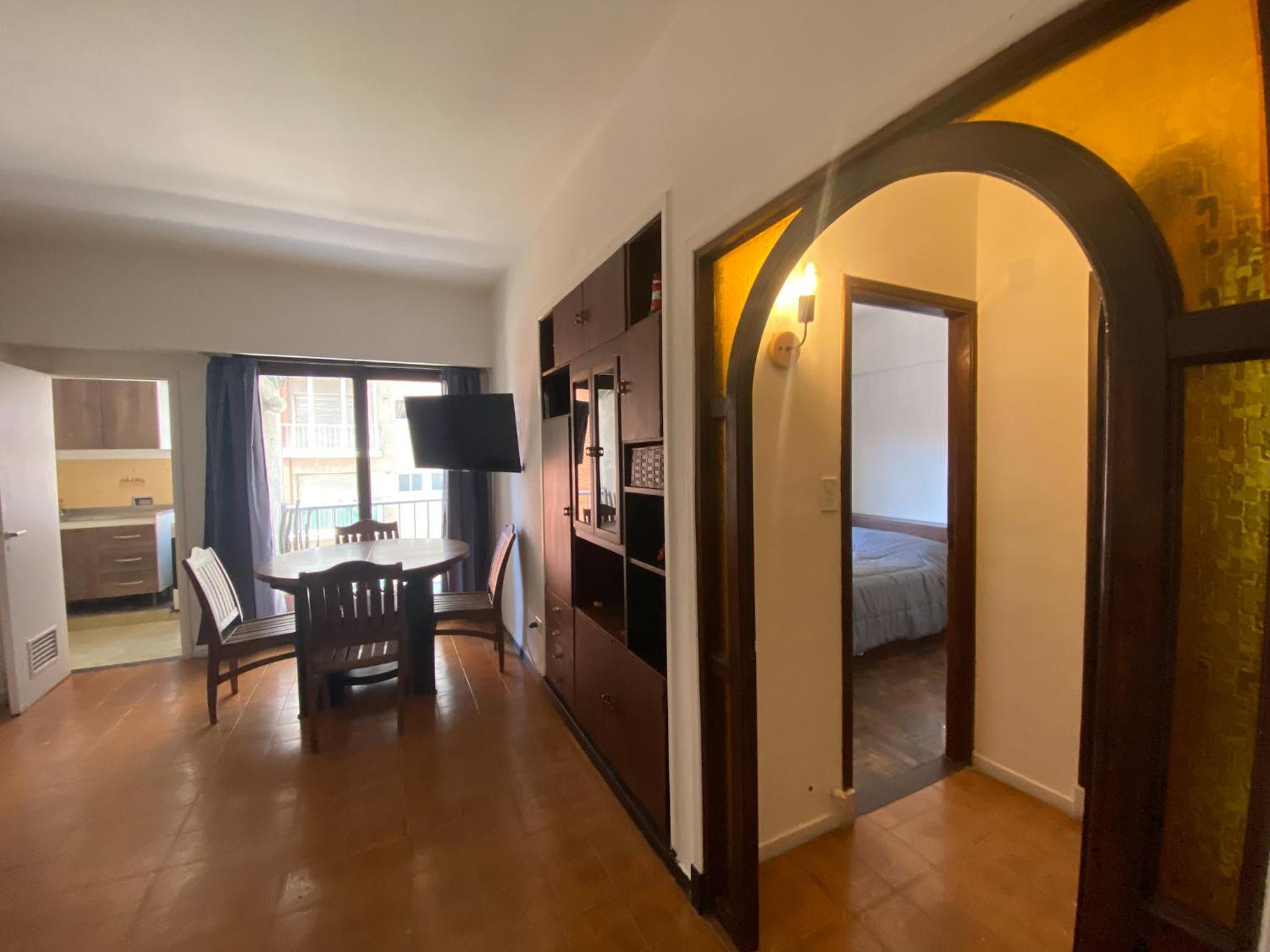 a pasos del mar descubre tu oasis en Mar del Plata Encantador Apartamento con balcón a la calle