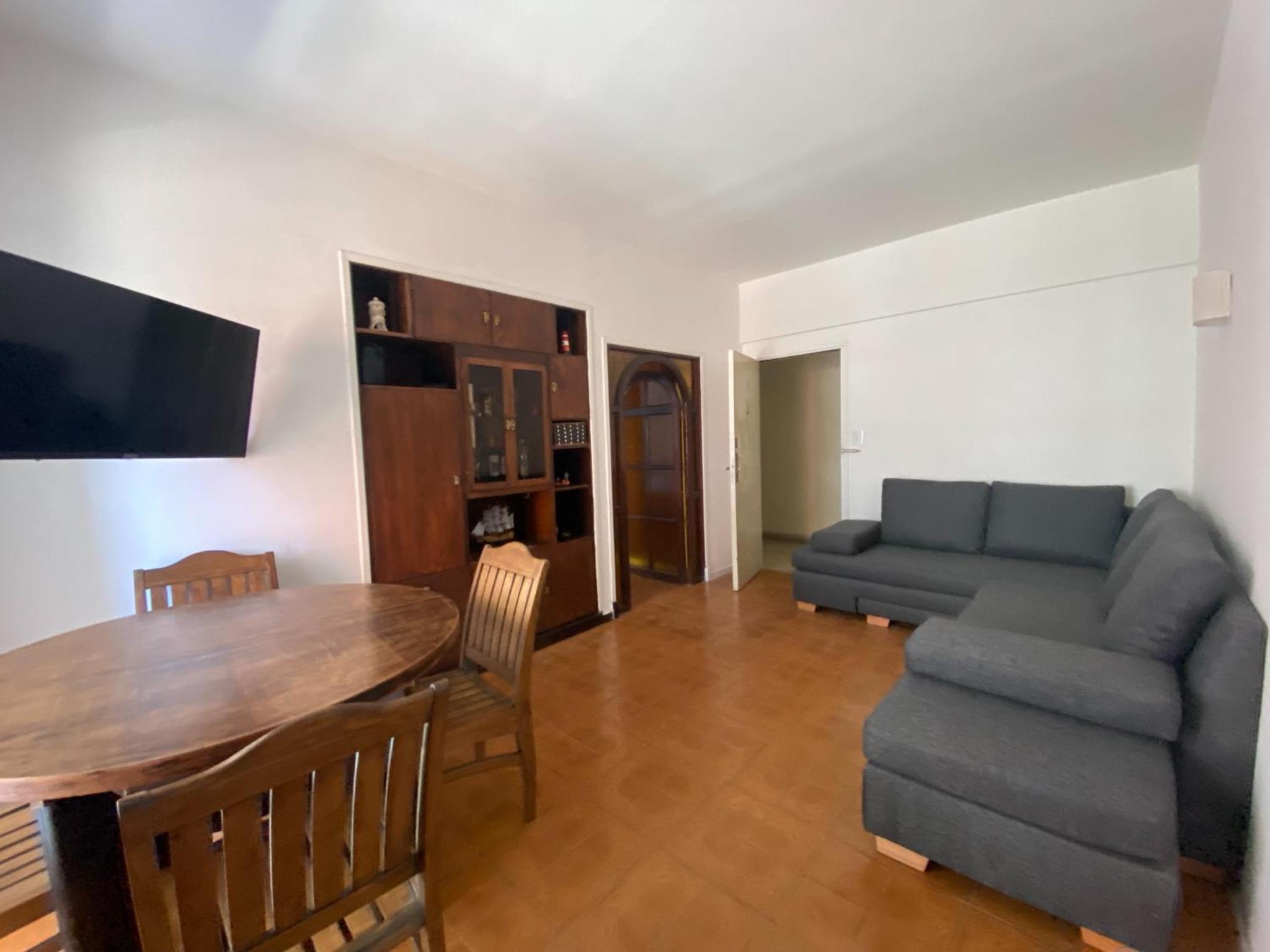 a pasos del mar descubre tu oasis en Mar del Plata Encantador Apartamento con balcón a la calle