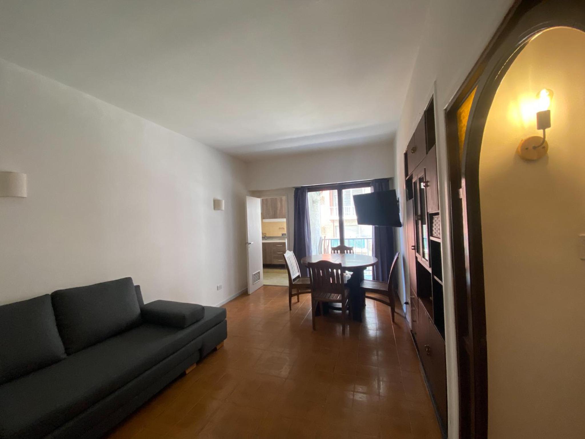 a pasos del mar descubre tu oasis en Mar del Plata Encantador Apartamento con balcón a la calle