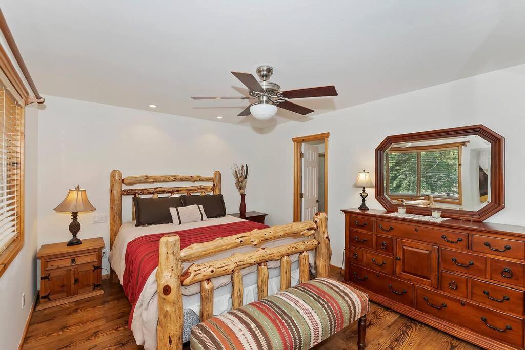 Cozy Bear Cabin With AC Hot Tub MountainViews